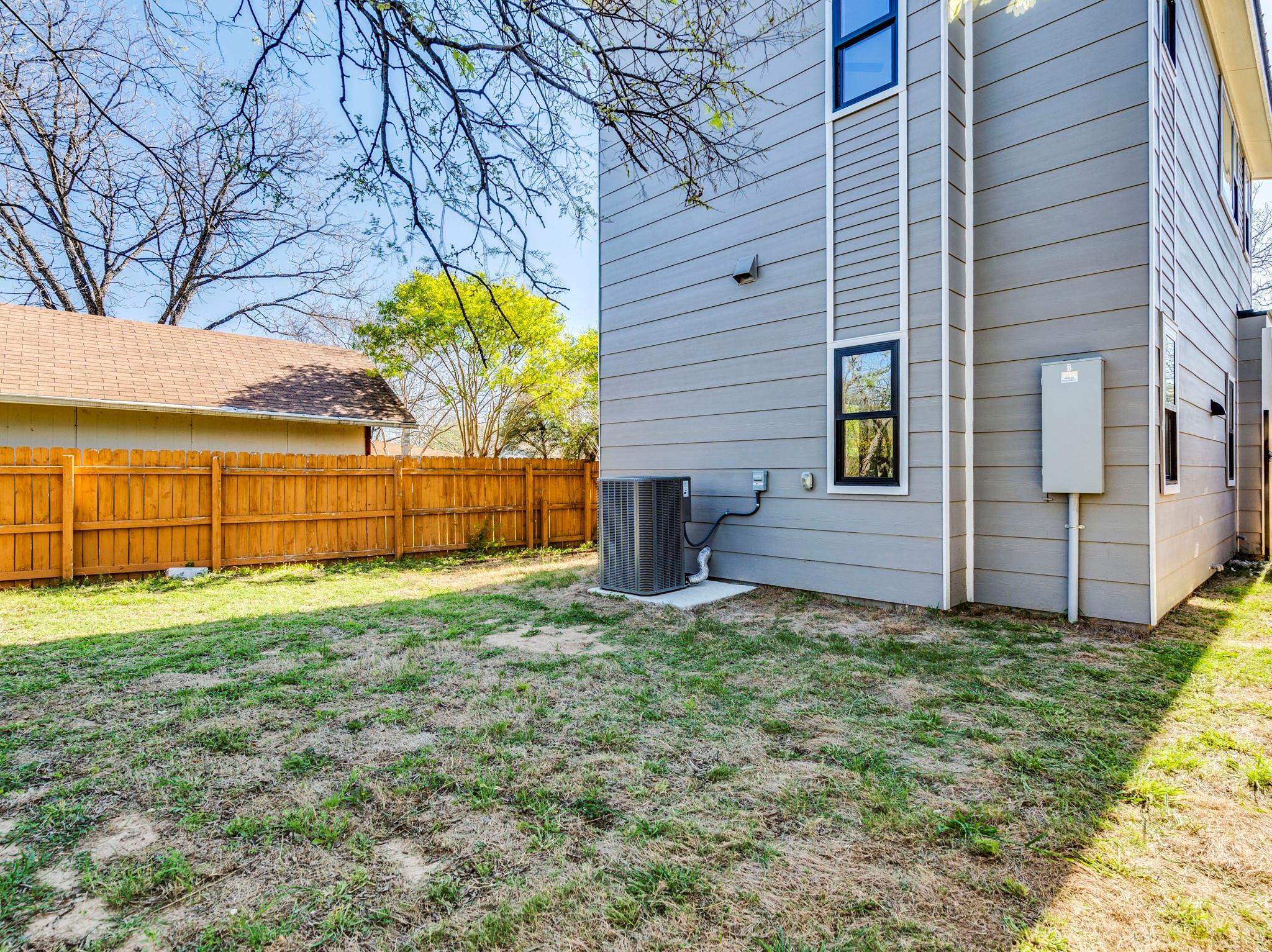 206 E Wonsley Dr # B, Austin, TX 78753