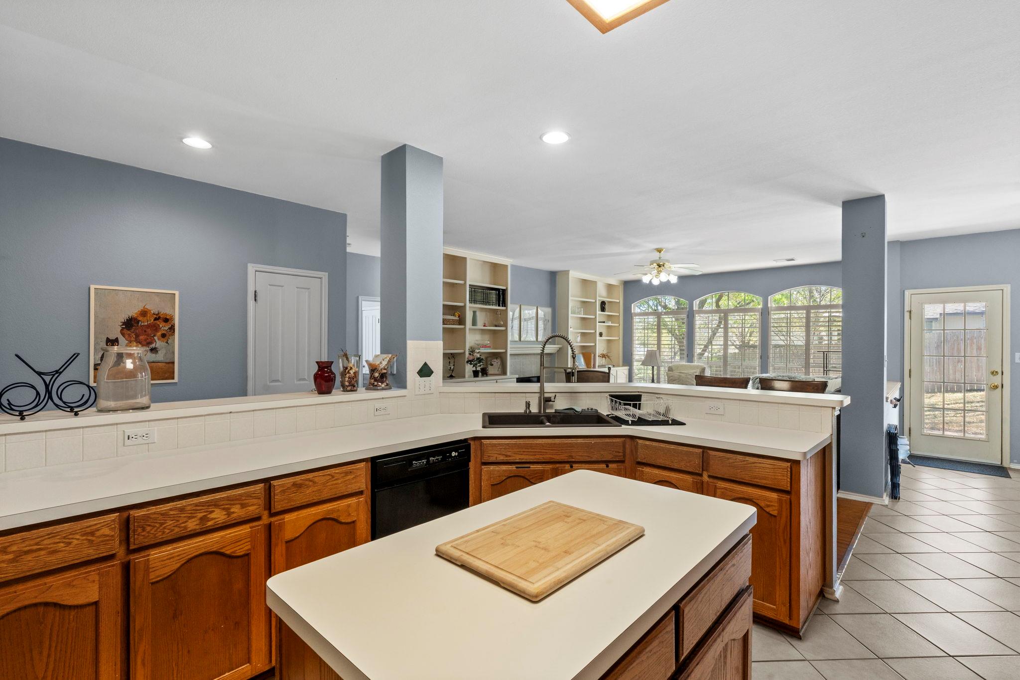 1906 Holly Hill Dr, Leander, TX 78641