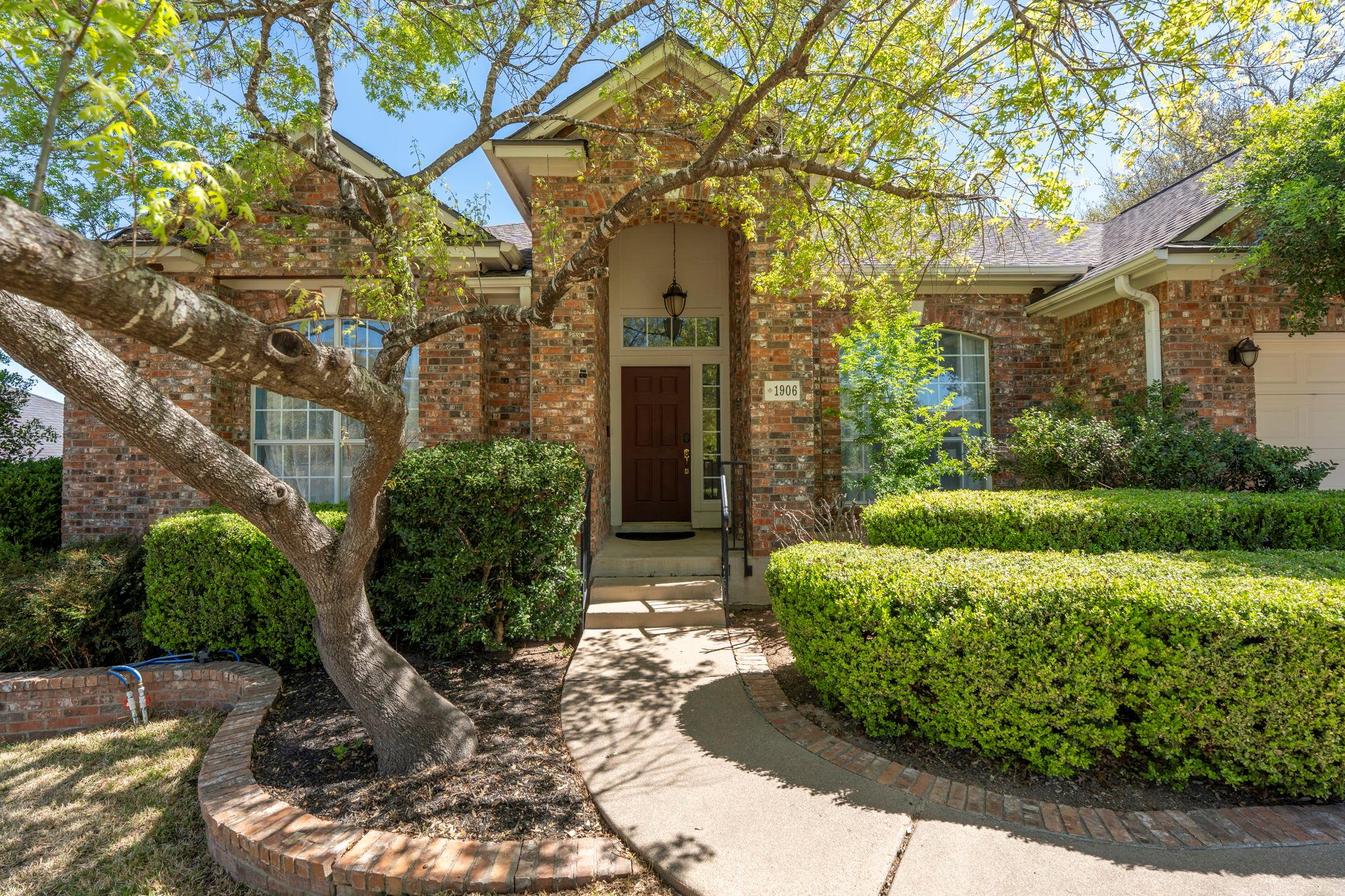 1906 Holly Hill Dr, Leander, TX 78641
