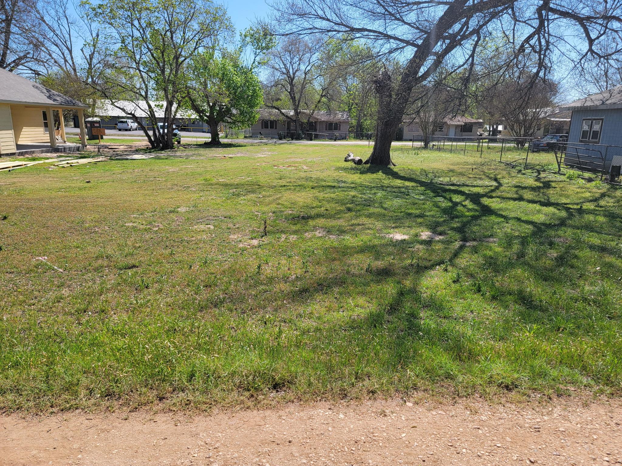 302 A Lee St, Smithville, TX 78957