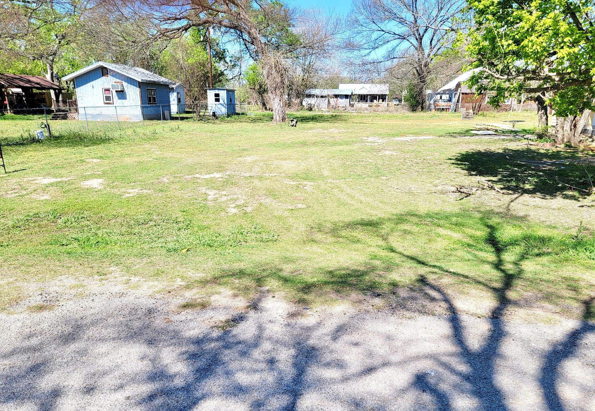302 A Lee St, Smithville, TX 78957