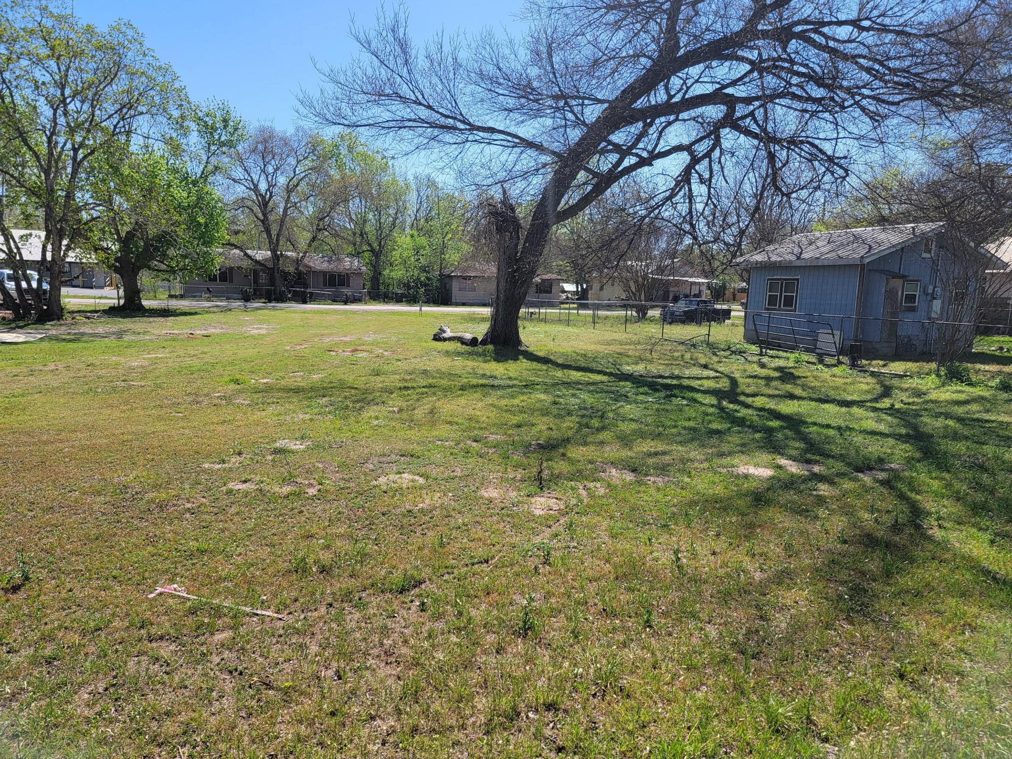 302 A Lee St, Smithville, TX 78957