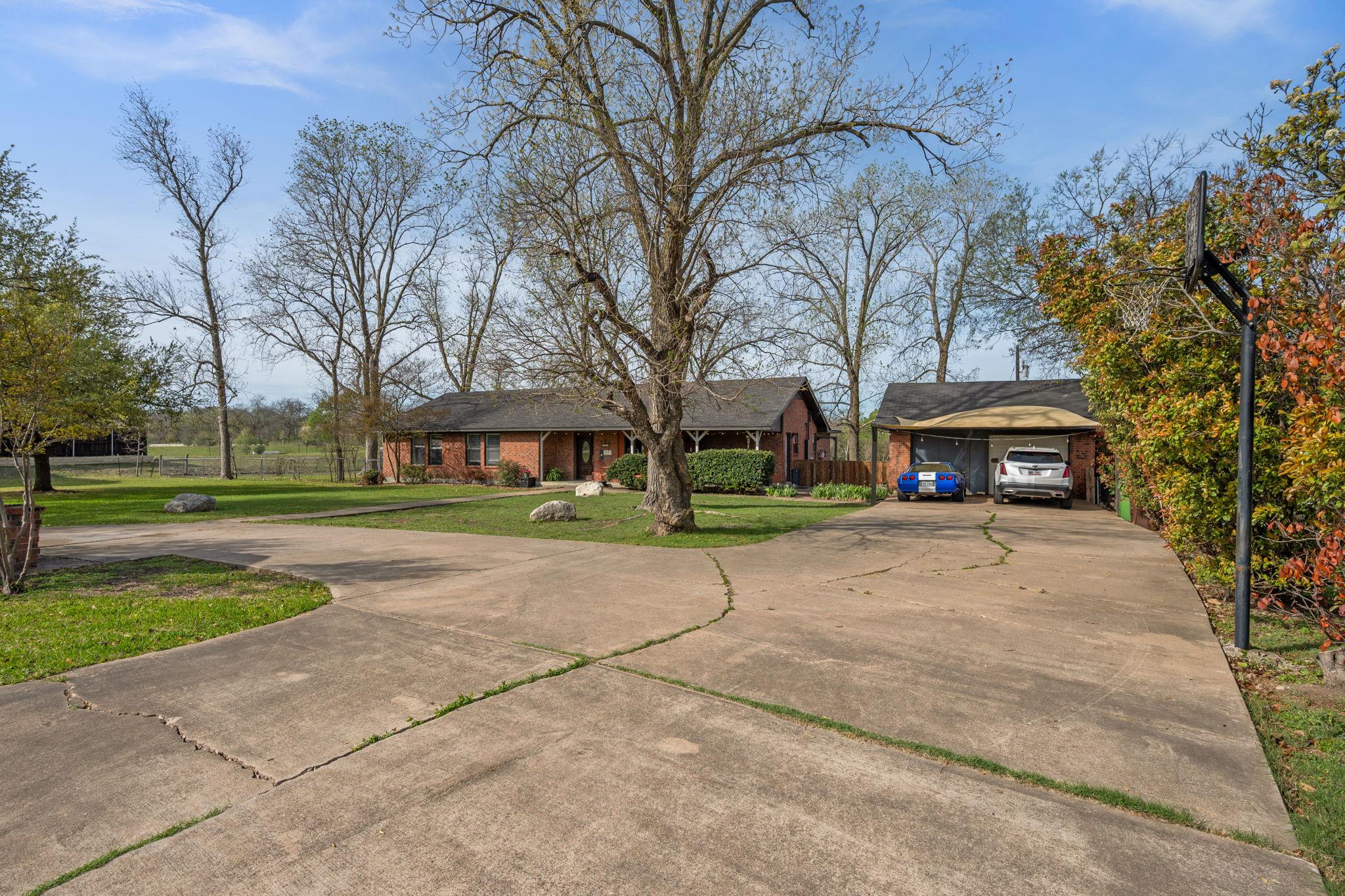 902 Ray Berglund Blvd, Round Rock, TX 78664