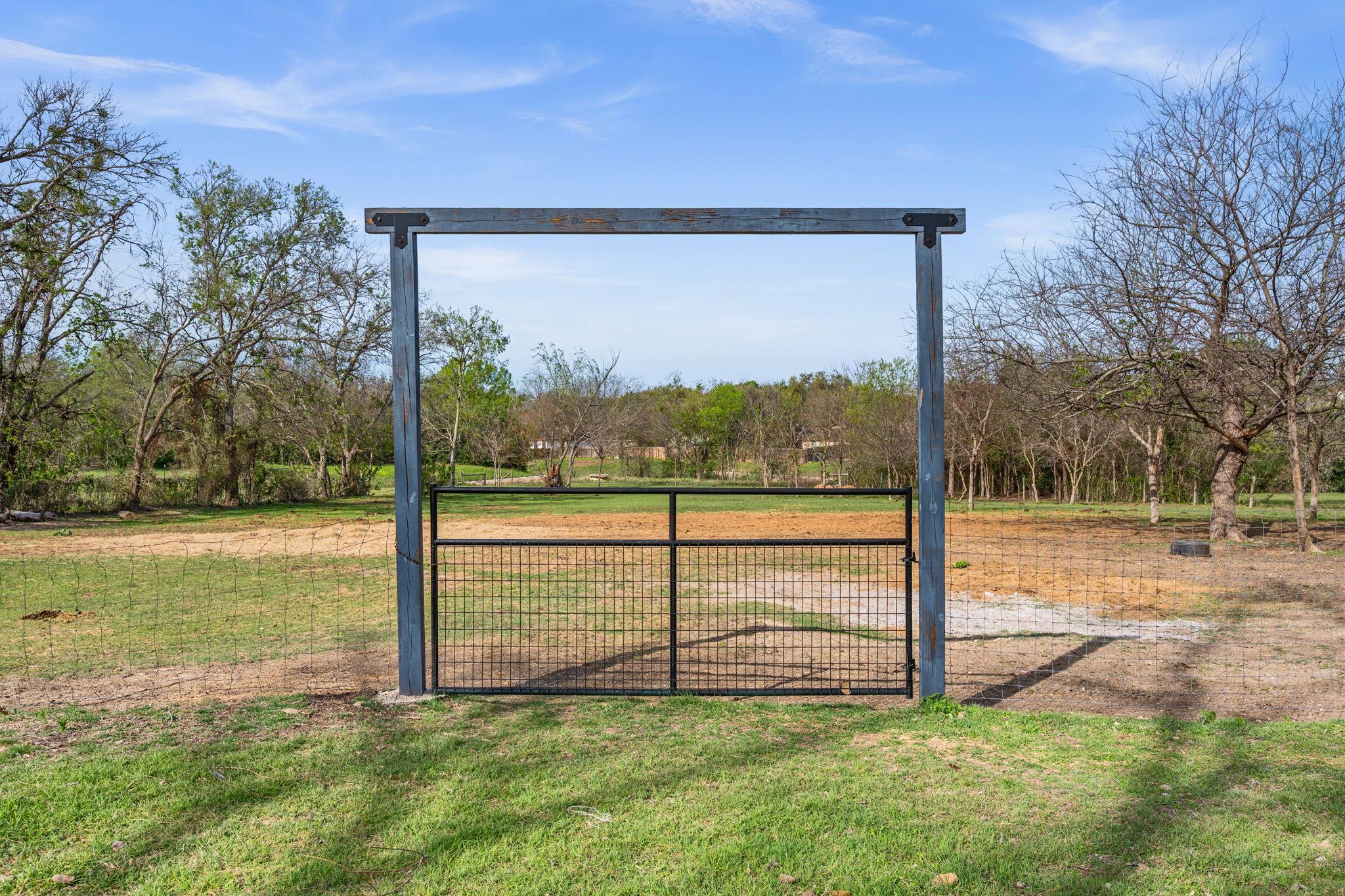 902 Ray Berglund Blvd, Round Rock, TX 78664