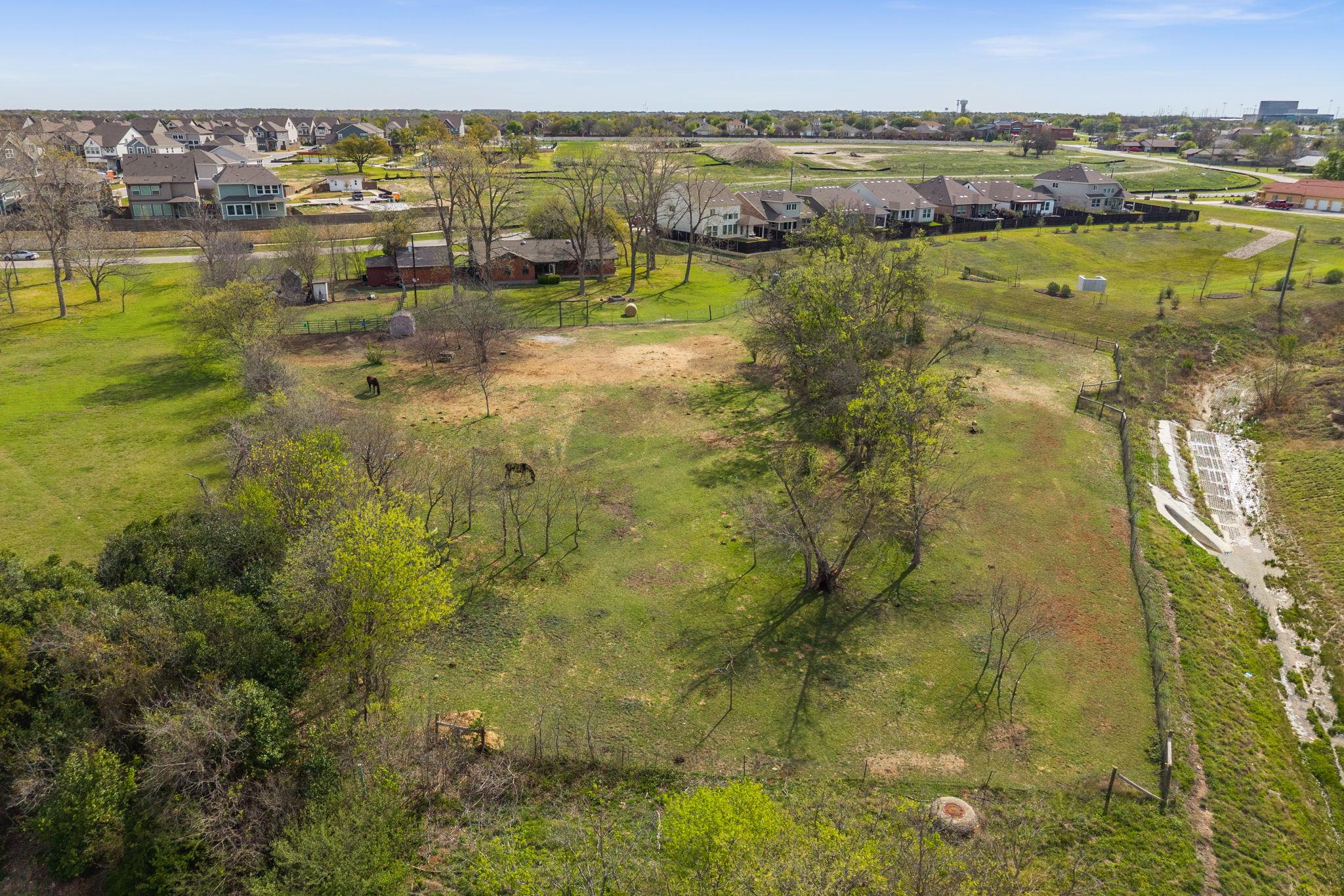 902 Ray Berglund Blvd, Round Rock, TX 78664