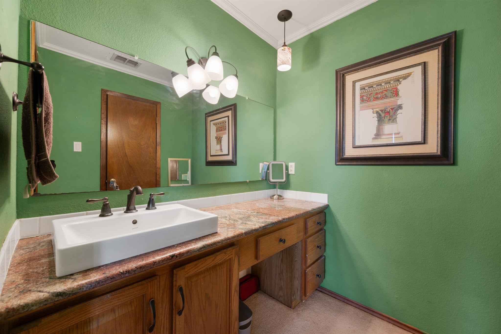 902 Ray Berglund Blvd, Round Rock, TX 78664