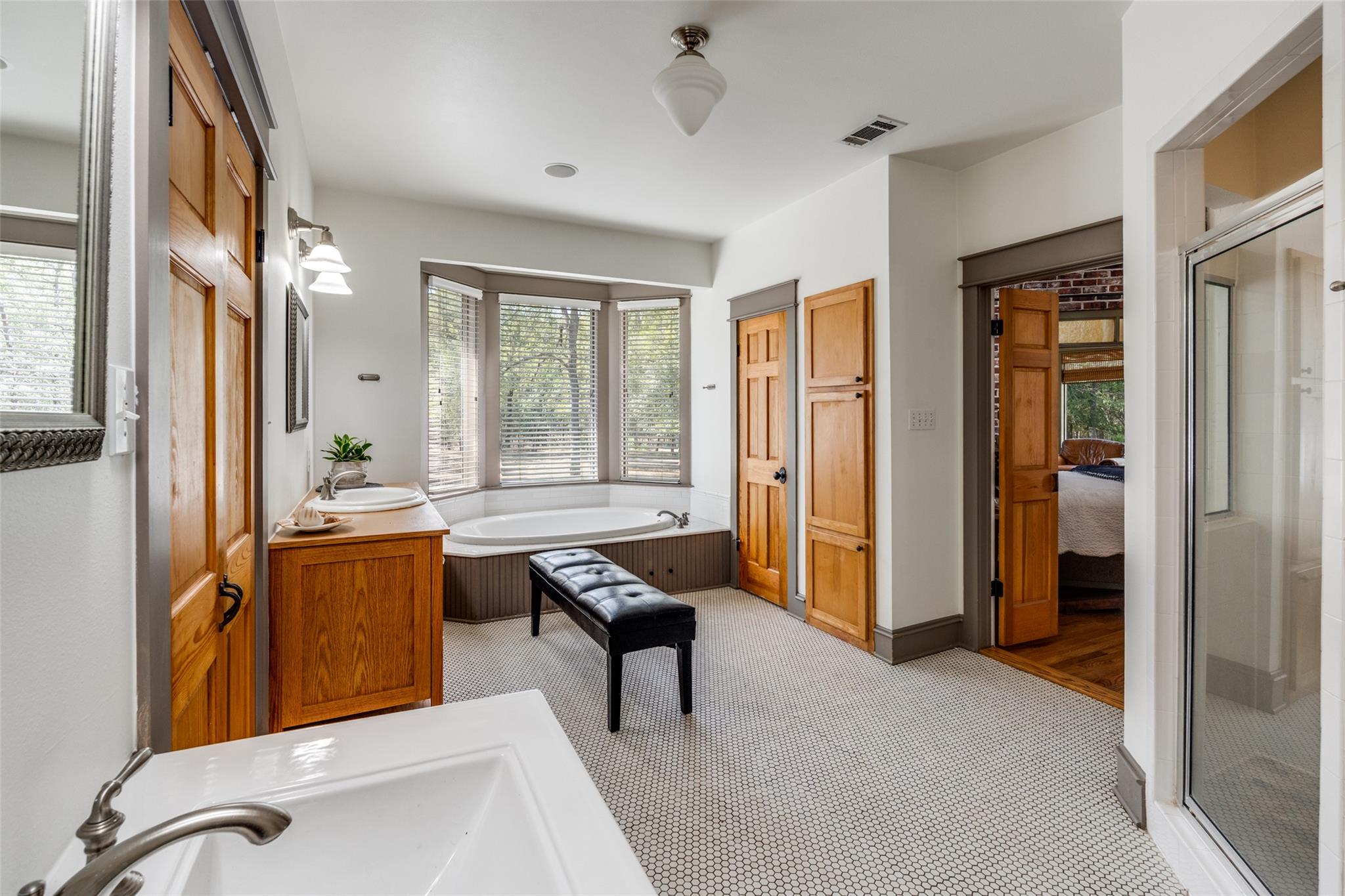 133 Concho Dr, Cedar Creek, TX 78612