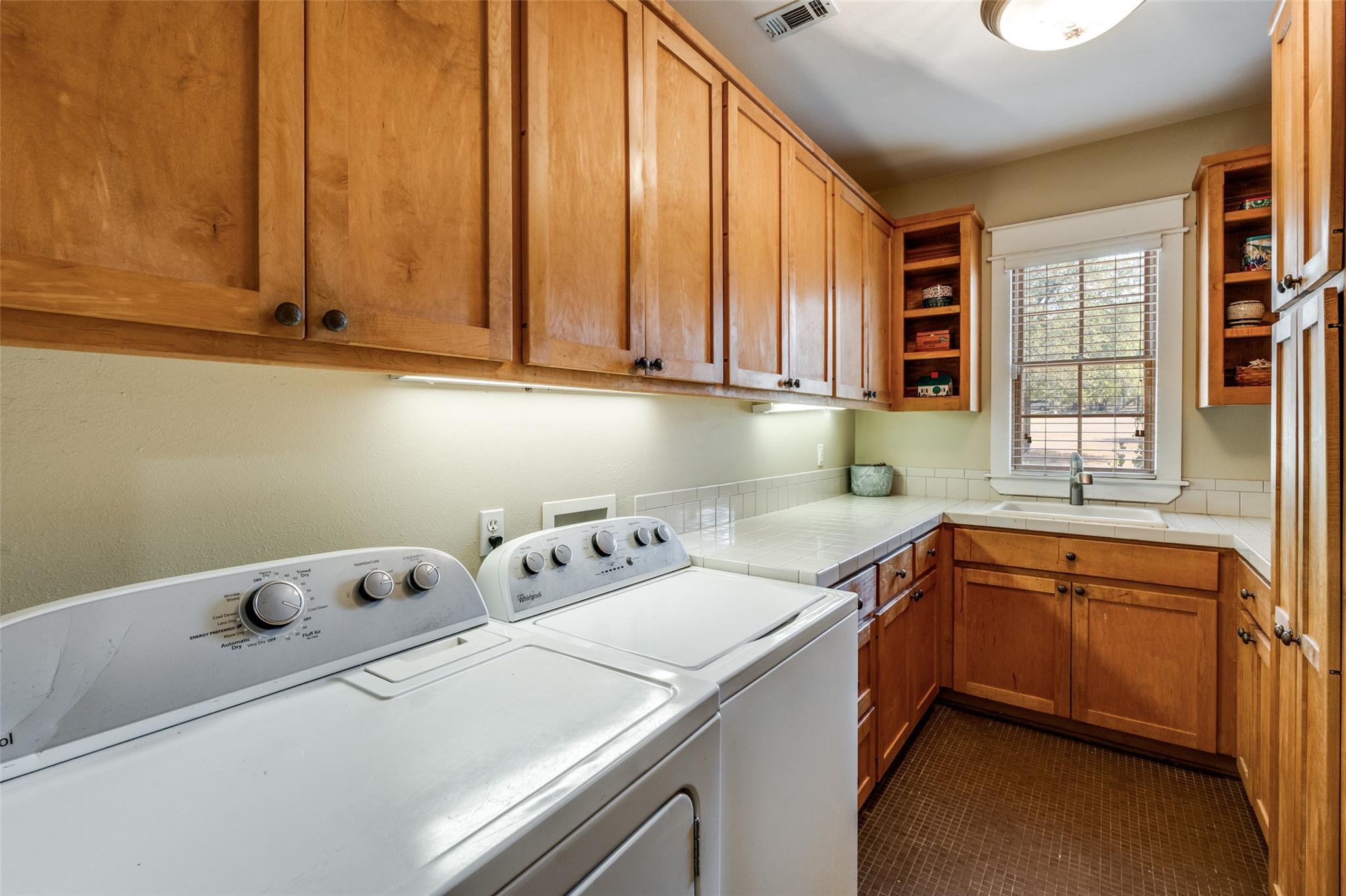 133 Concho Dr, Cedar Creek, TX 78612