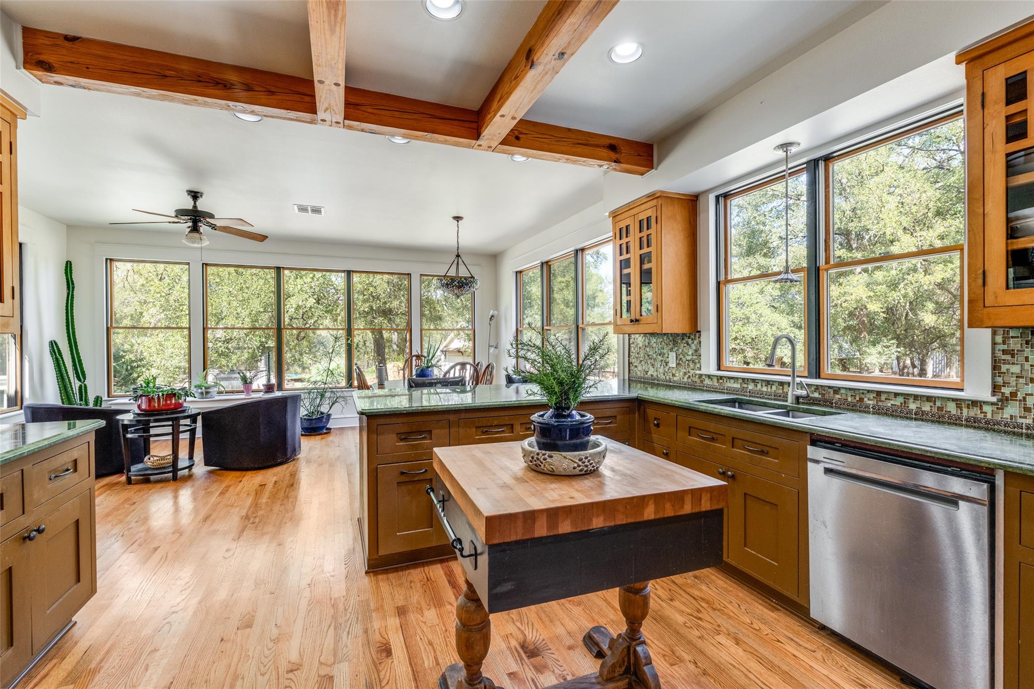 133 Concho Dr, Cedar Creek, TX 78612