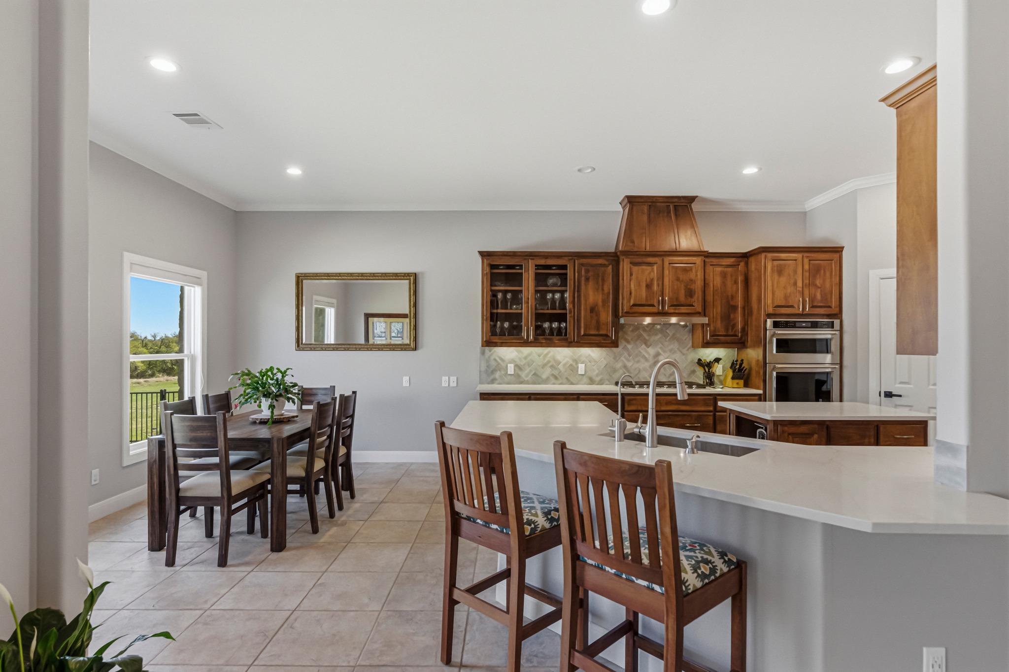 214 Trailmaster Cir, Driftwood, TX 78619