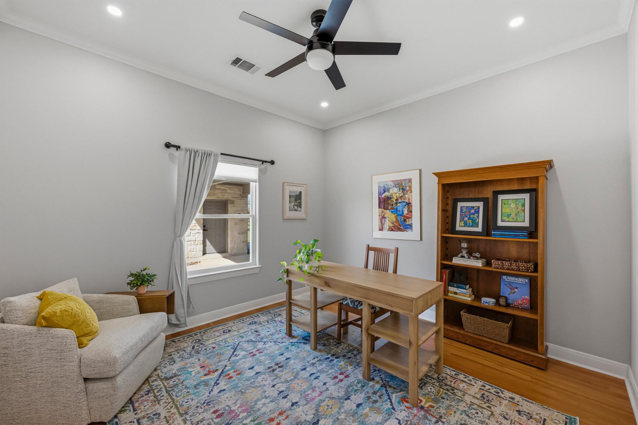 214 Trailmaster Cir, Driftwood, TX 78619