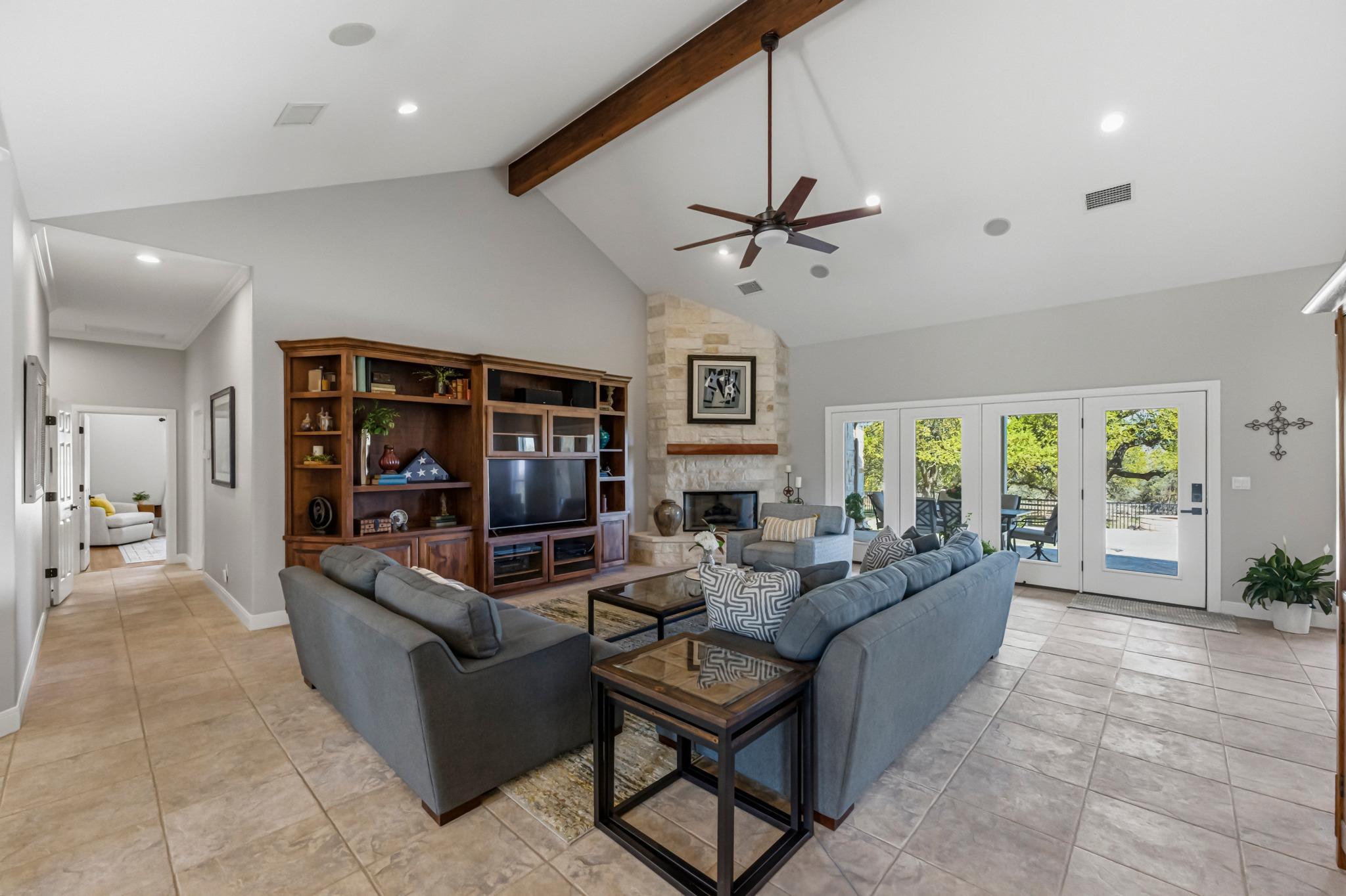 214 Trailmaster Cir, Driftwood, TX 78619