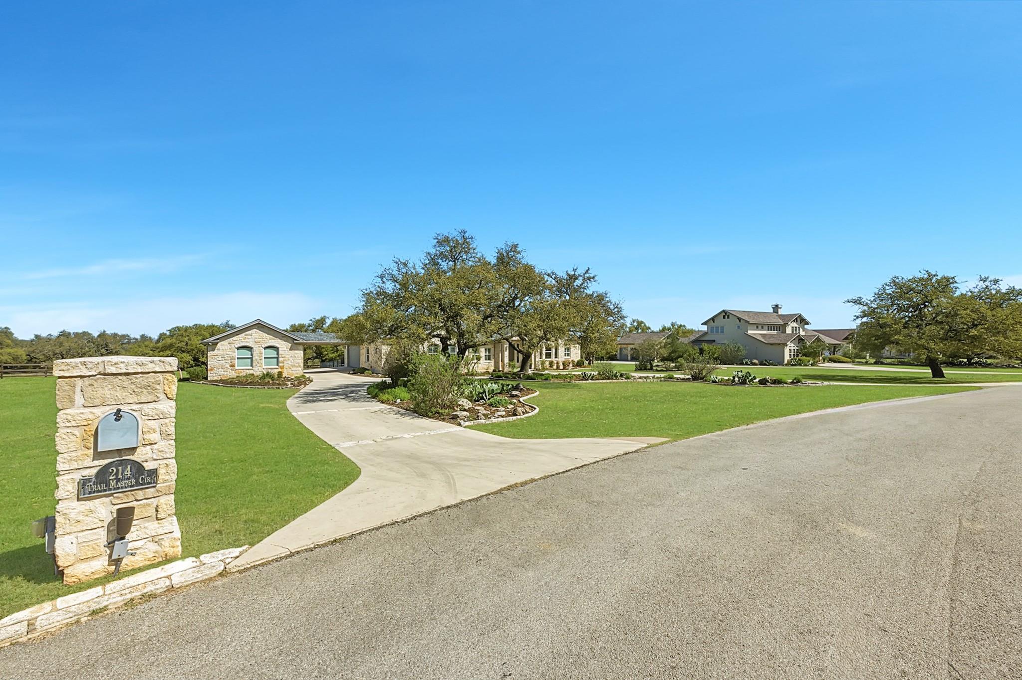 214 Trailmaster Cir, Driftwood, TX 78619
