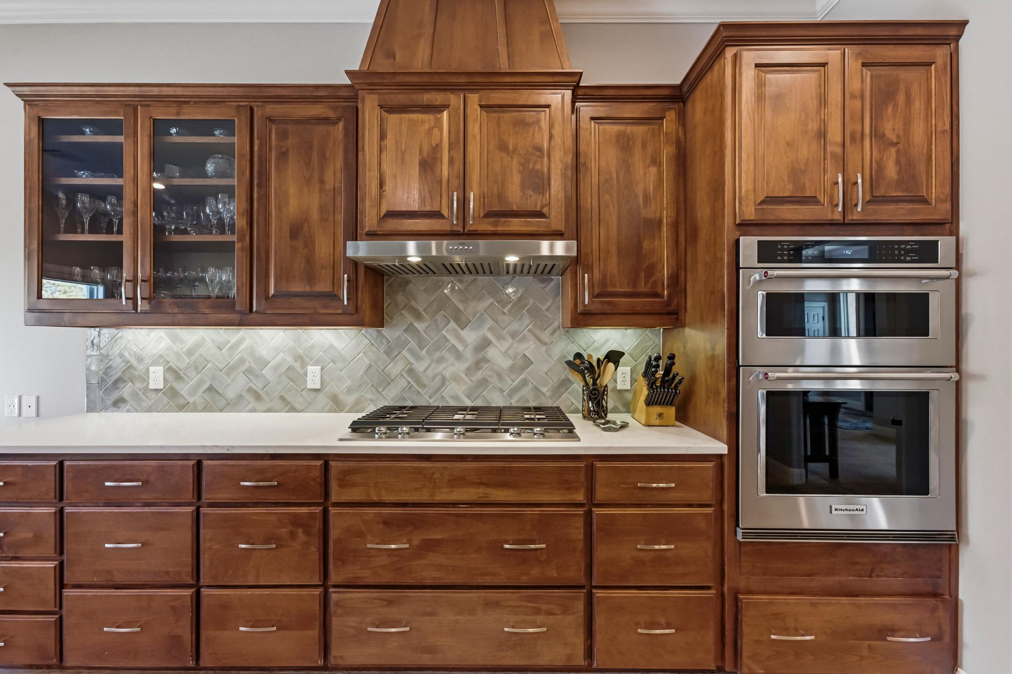 214 Trailmaster Cir, Driftwood, TX 78619