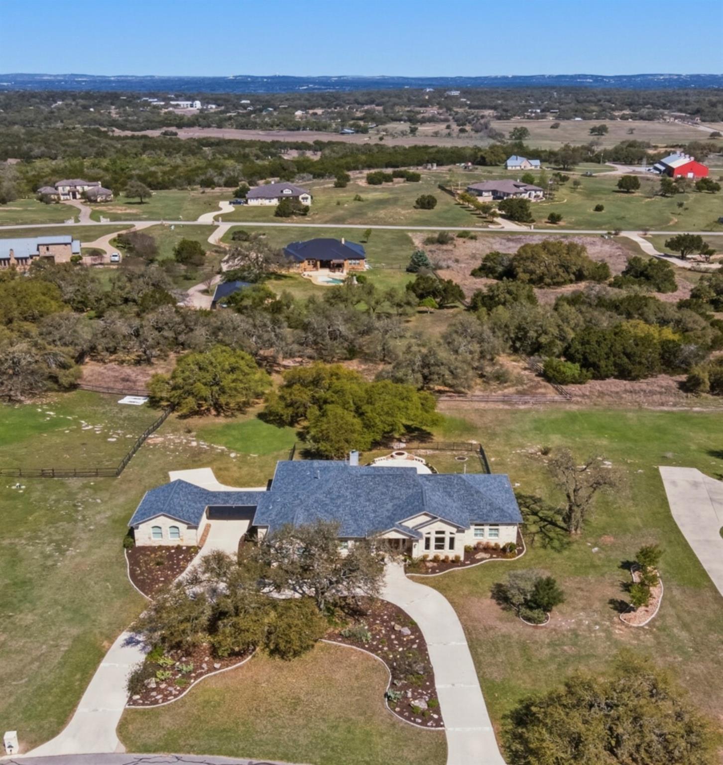 214 Trailmaster Cir, Driftwood, TX 78619