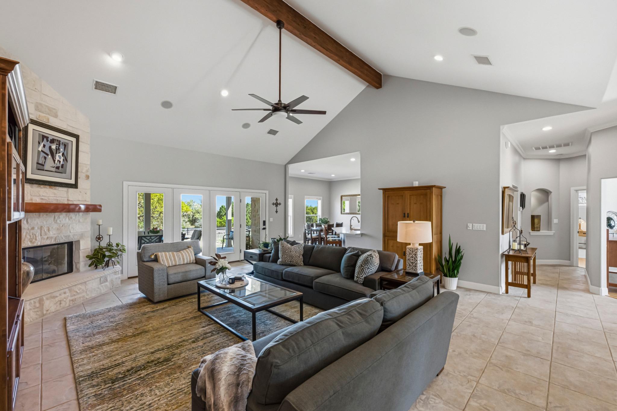 214 Trailmaster Cir, Driftwood, TX 78619