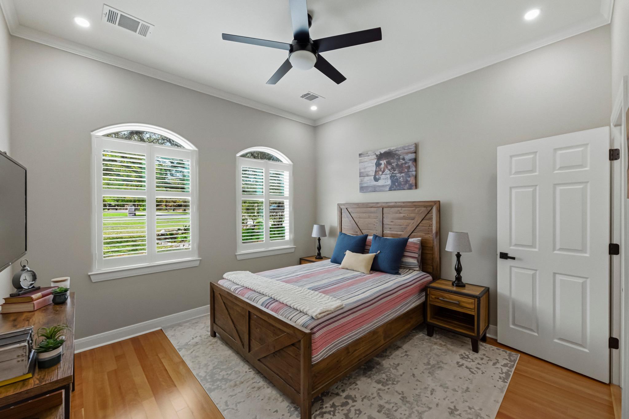 214 Trailmaster Cir, Driftwood, TX 78619