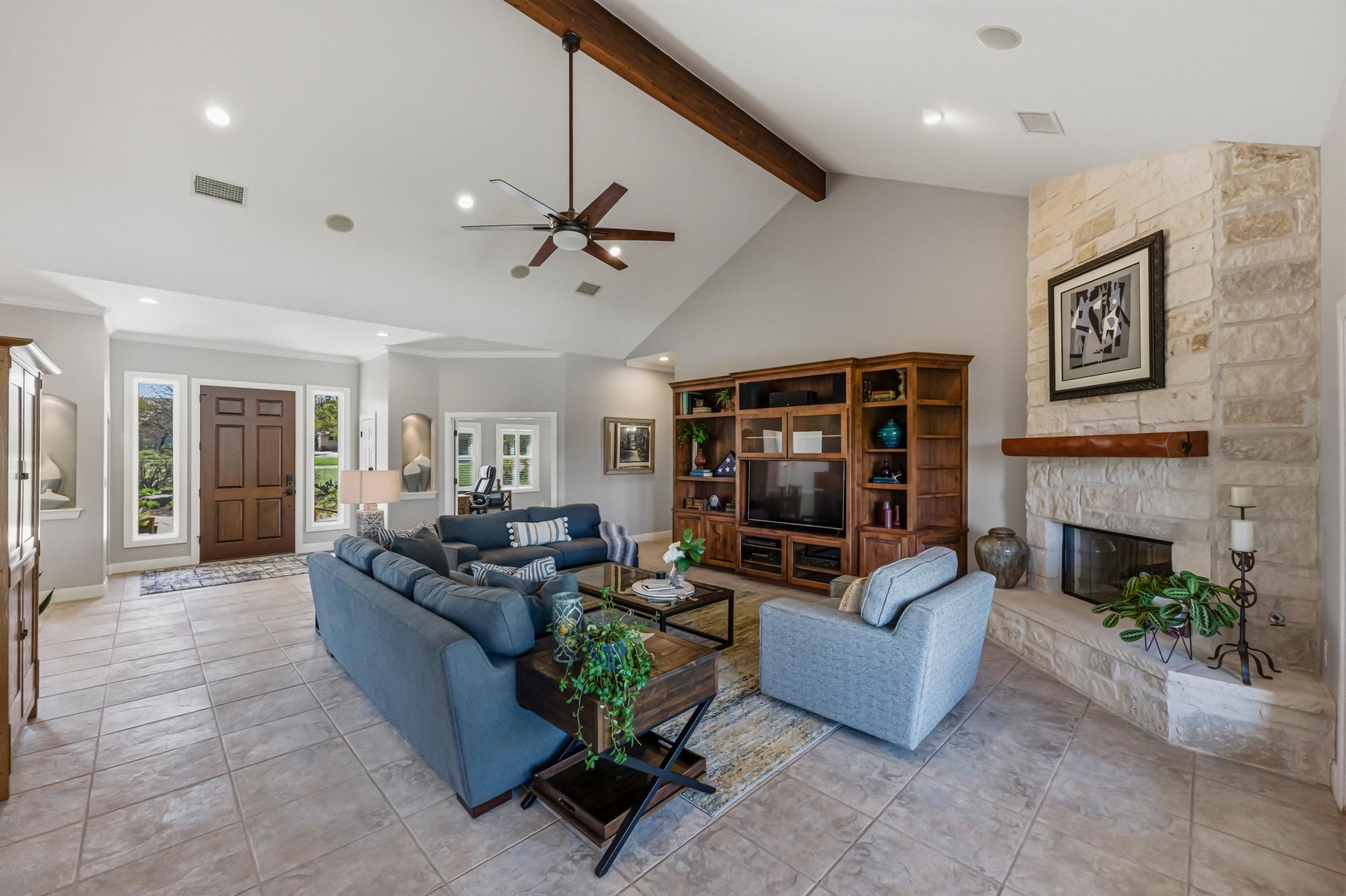 214 Trailmaster Cir, Driftwood, TX 78619