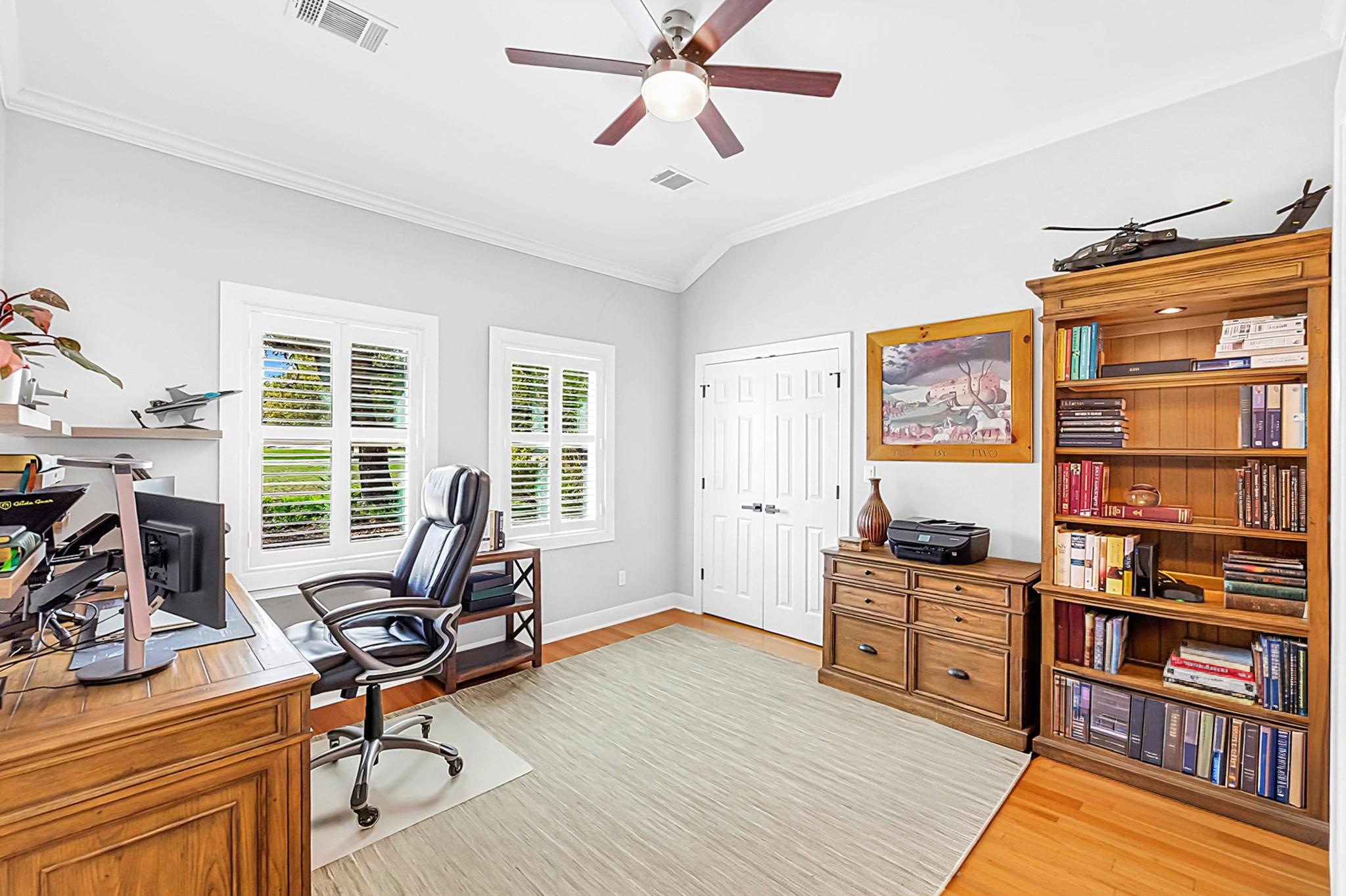 214 Trailmaster Cir, Driftwood, TX 78619