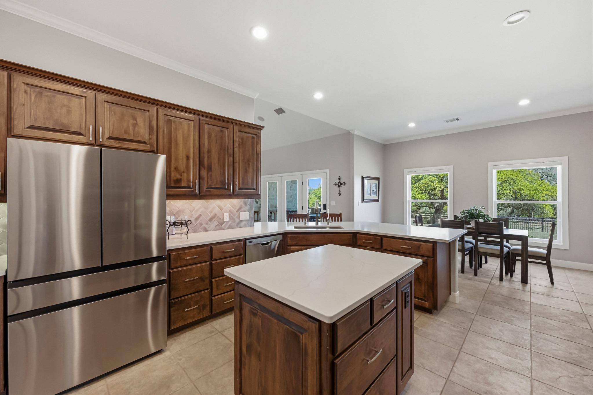 214 Trailmaster Cir, Driftwood, TX 78619