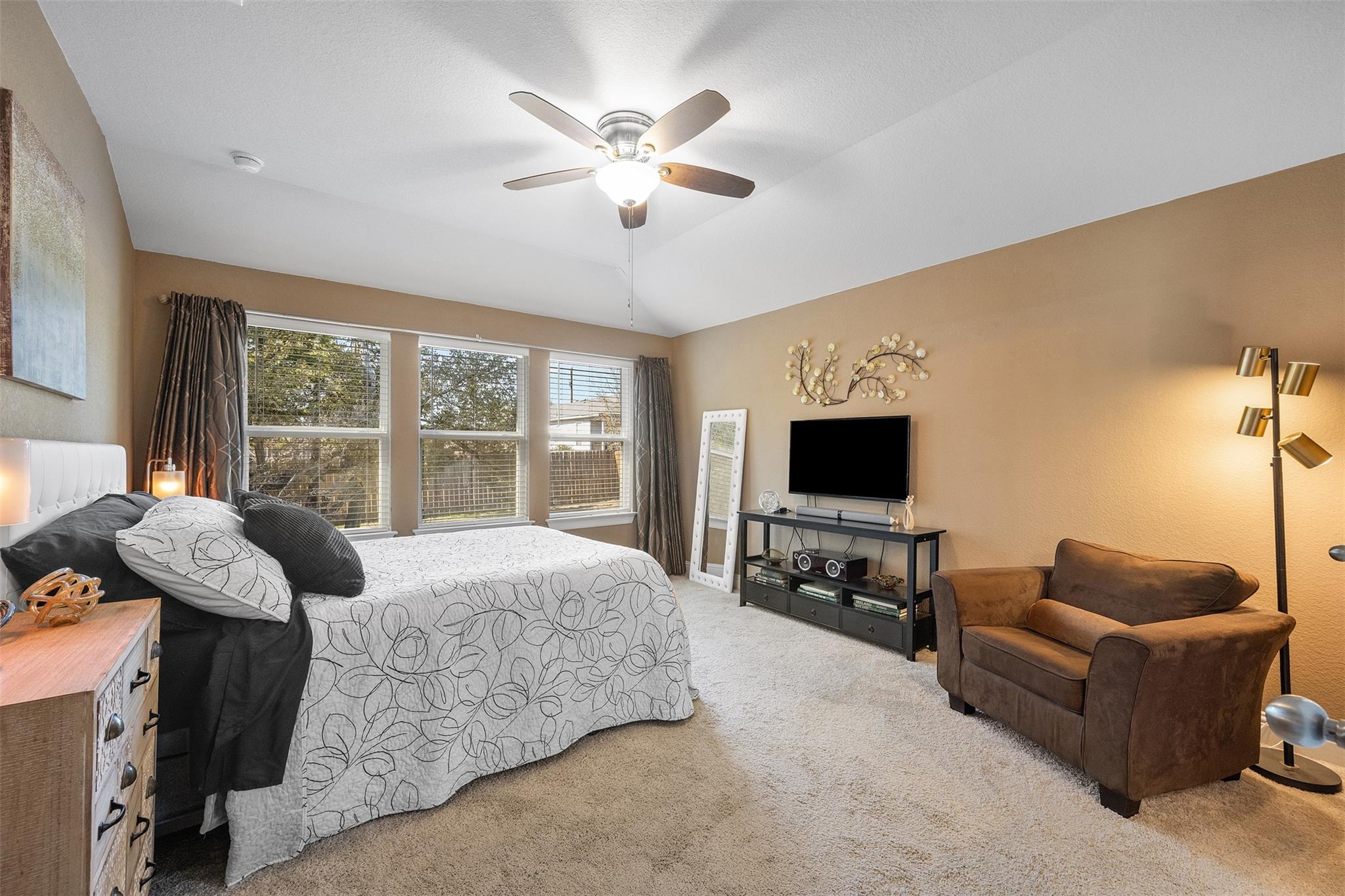 5302 Thunderbird St, Lago Vista, TX 78645