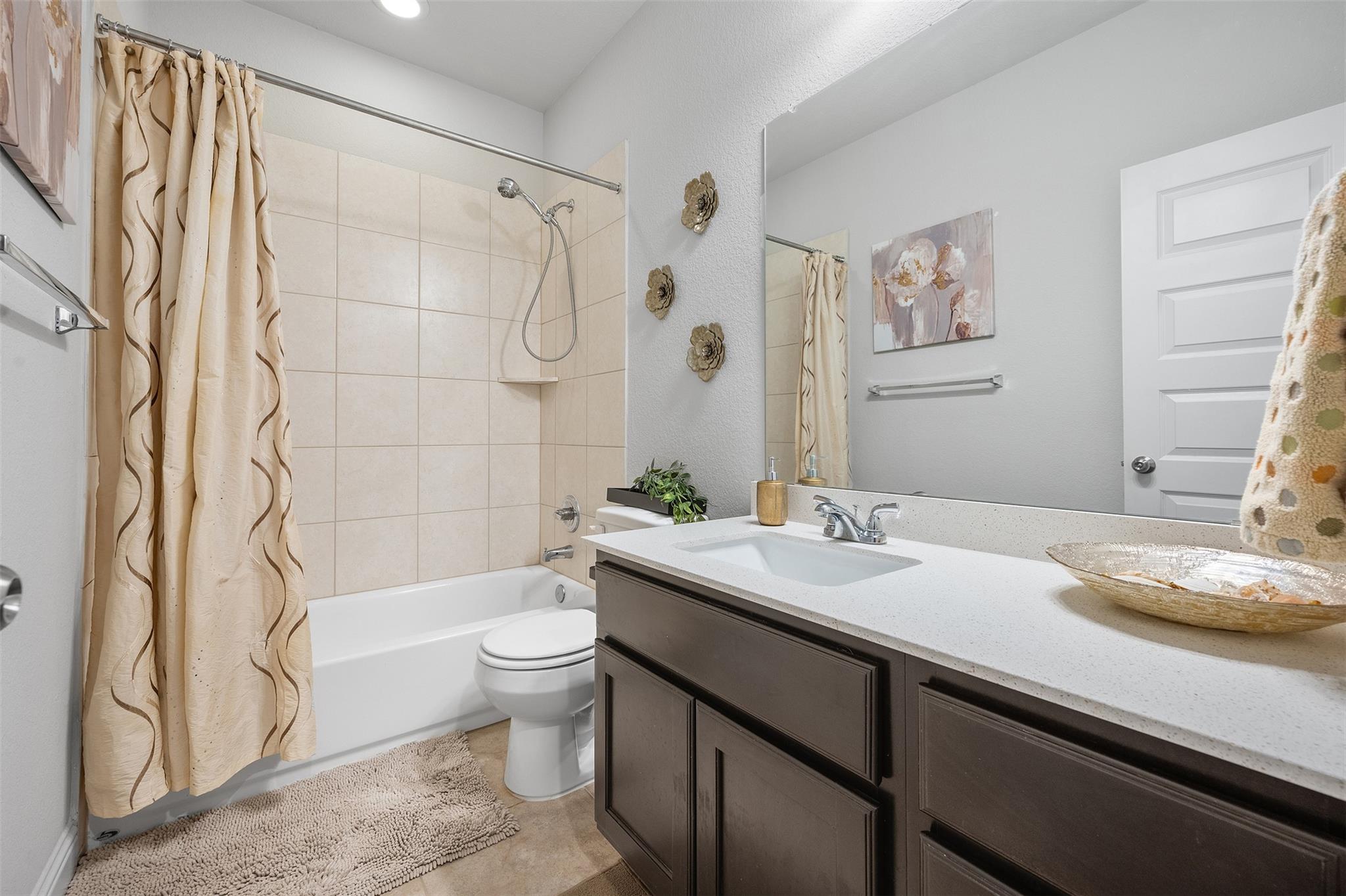 5302 Thunderbird St, Lago Vista, TX 78645