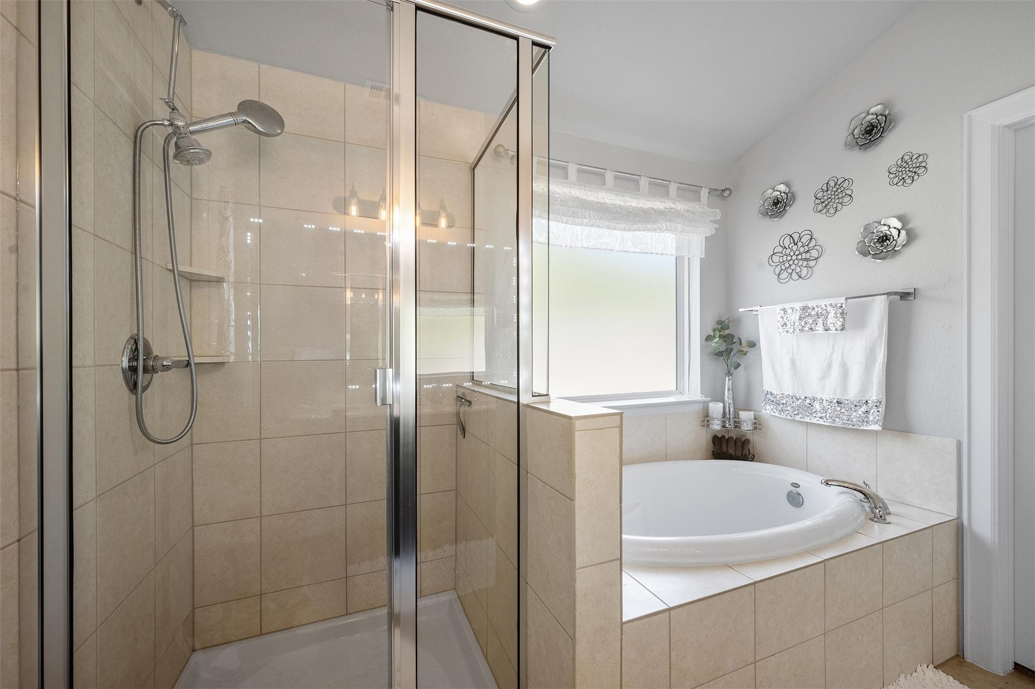 5302 Thunderbird St, Lago Vista, TX 78645