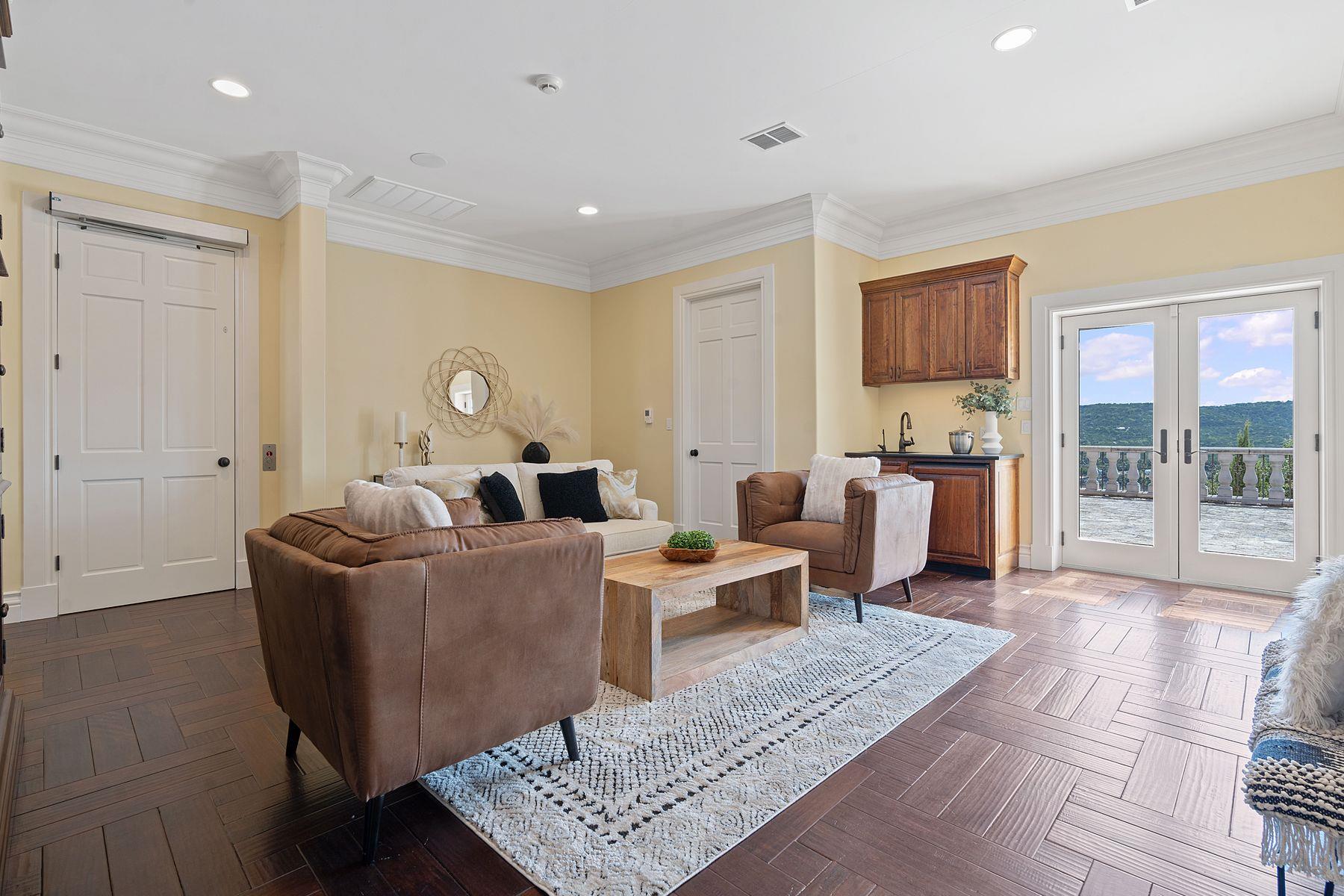 10601 Hill Dr, Leander, TX 78641