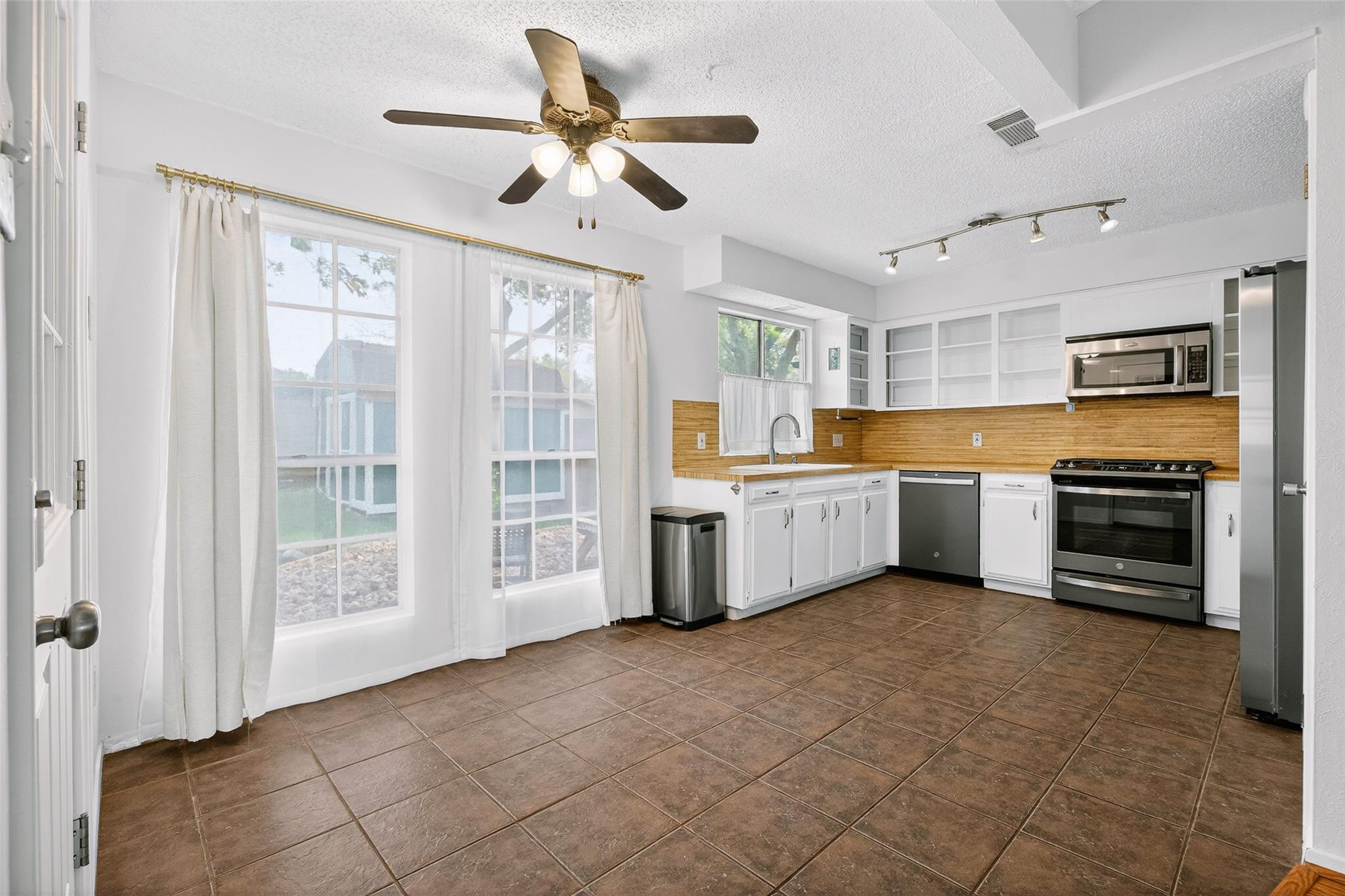 7025 Crosswood Dr, Austin, TX 78745