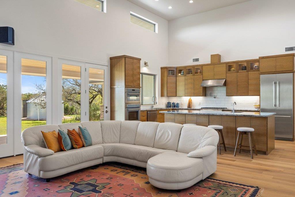 405 Spicewood Trails Dr, Spicewood, TX 78669