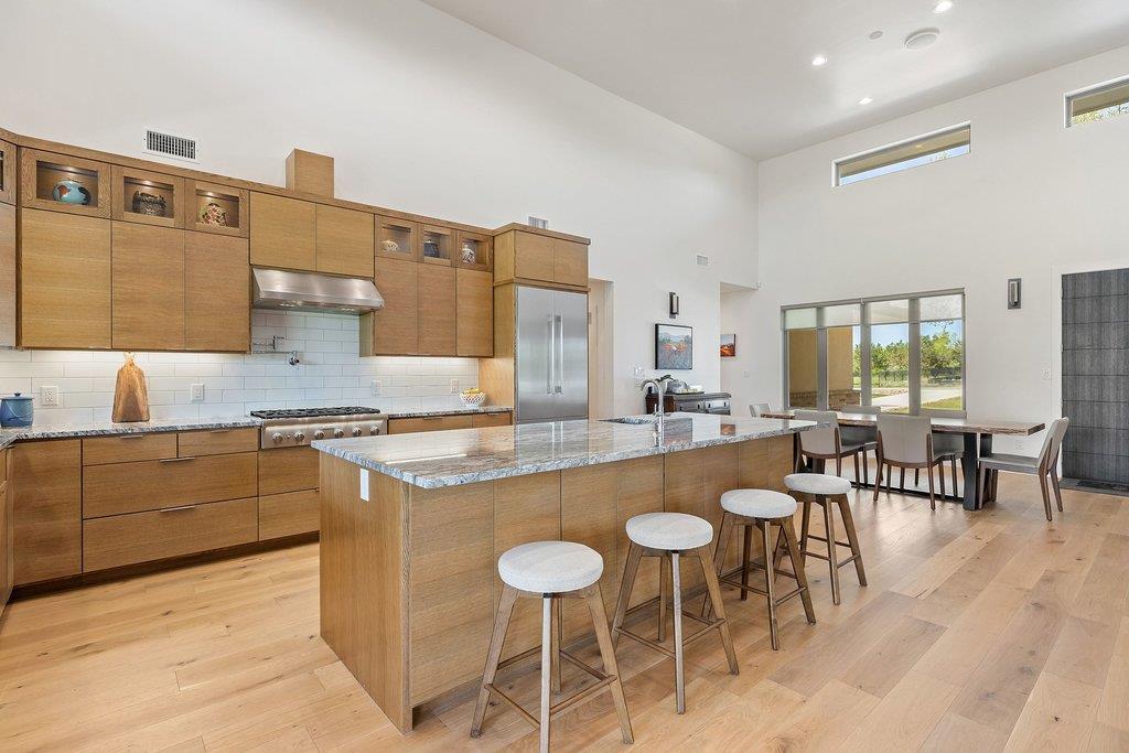 405 Spicewood Trails Dr, Spicewood, TX 78669