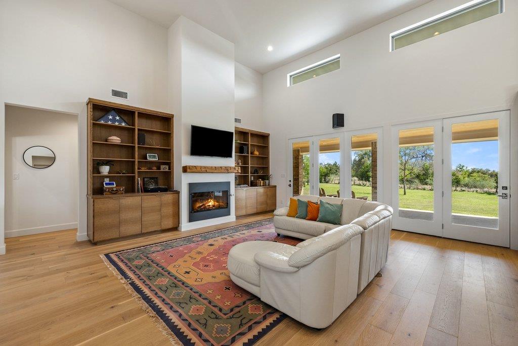 405 Spicewood Trails Dr, Spicewood, TX 78669