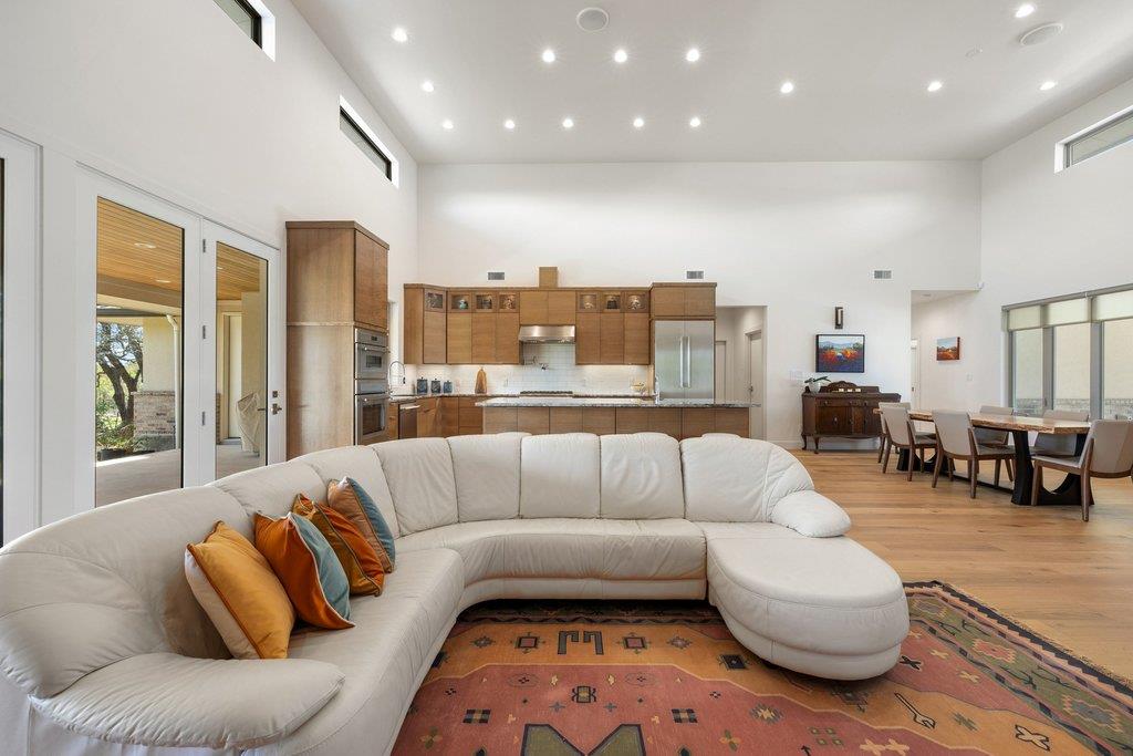 405 Spicewood Trails Dr, Spicewood, TX 78669