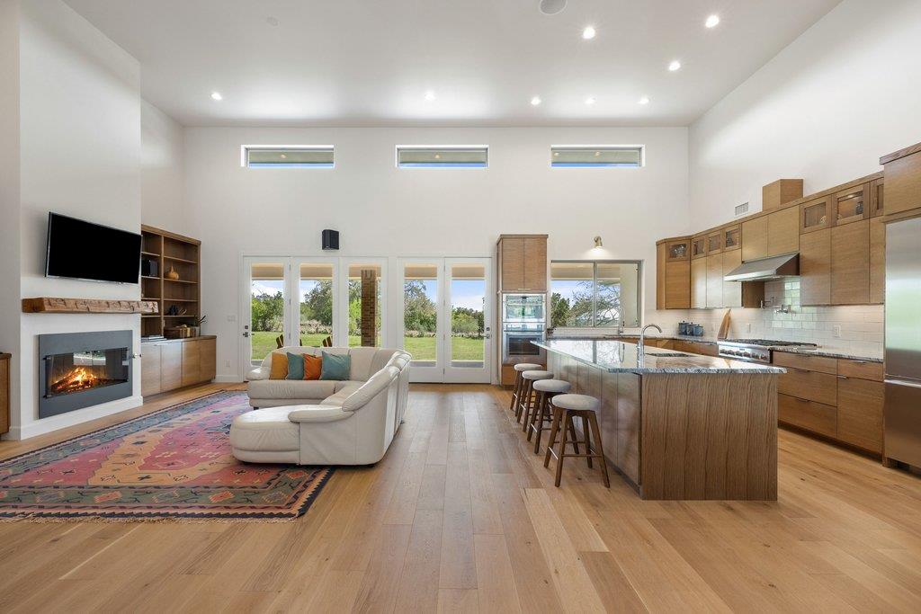 405 Spicewood Trails Dr, Spicewood, TX 78669