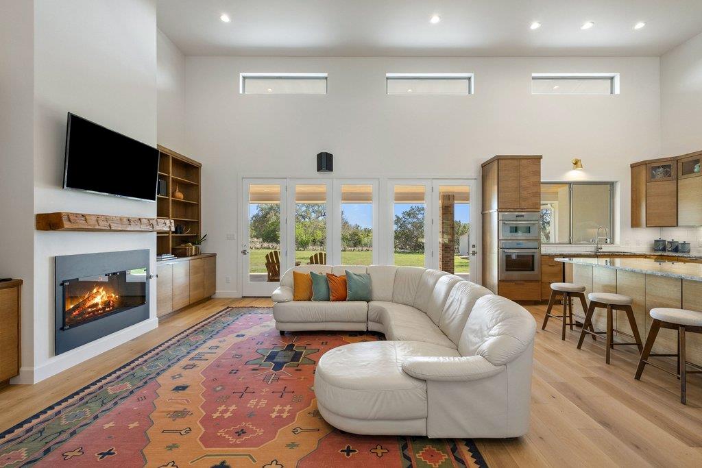 405 Spicewood Trails Dr, Spicewood, TX 78669