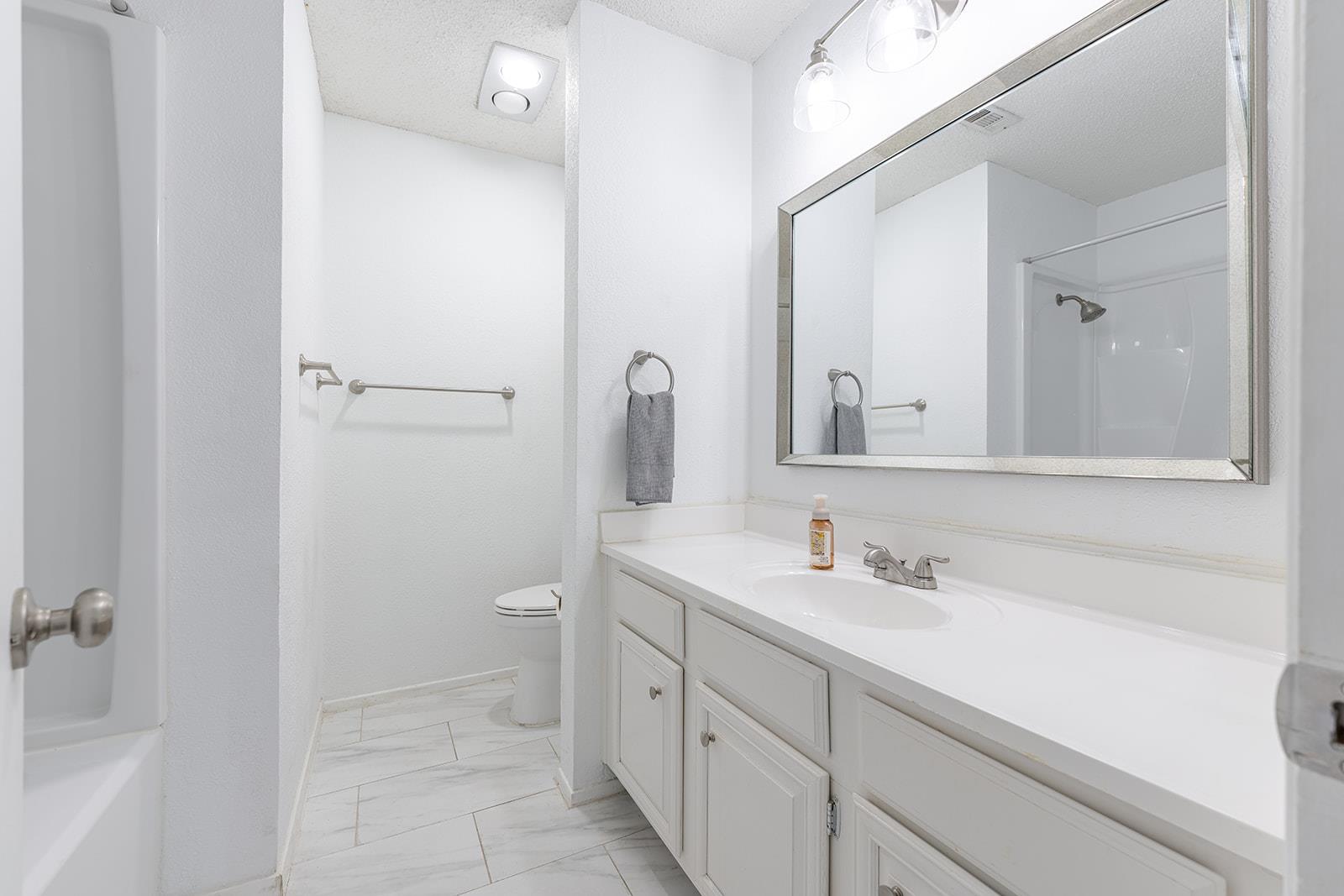 806 W 24th St # 210, Austin, TX 78705