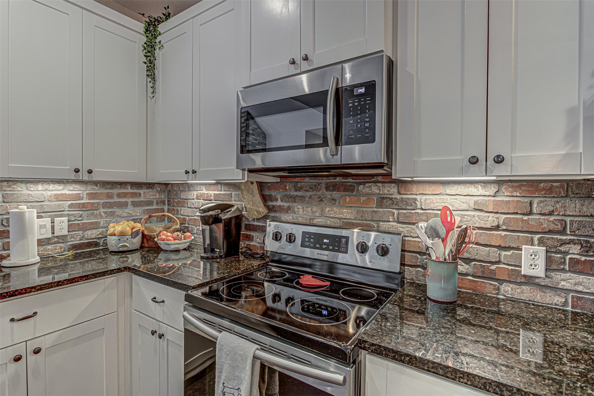 433 Dove Trl, Bertram, TX 78605