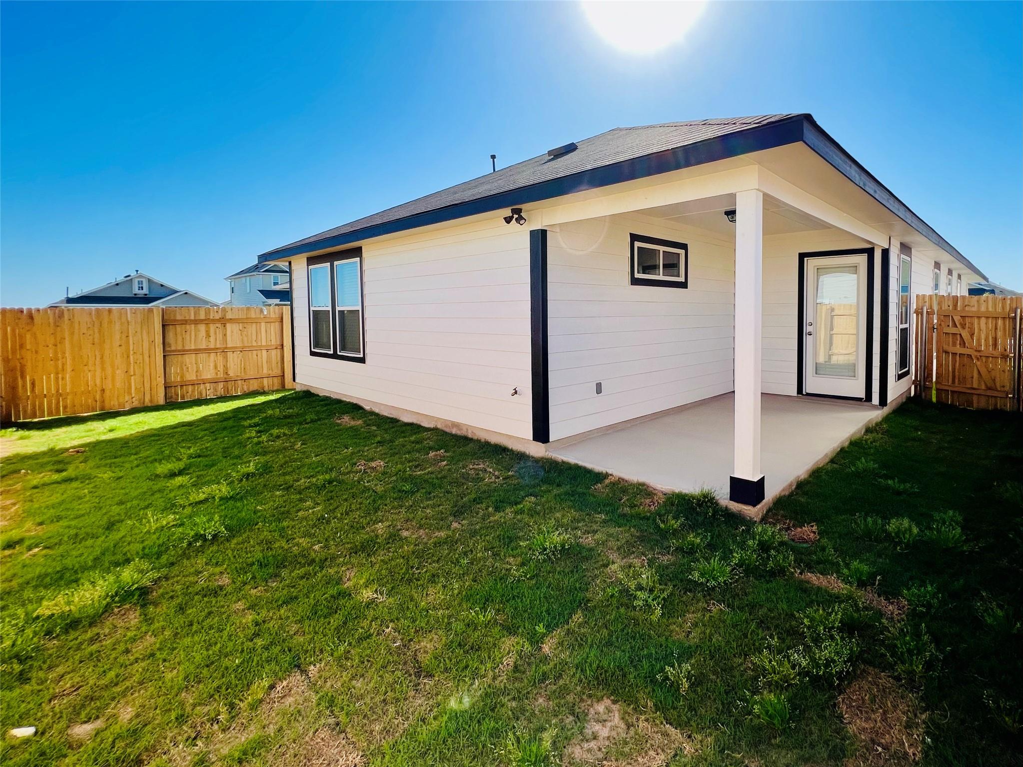 170 Living Reef Dr, Maxwell, TX 78656