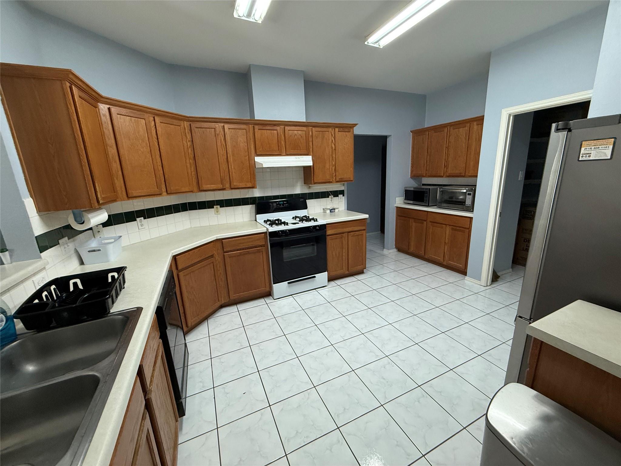 2562 Vernell Way, Round Rock, TX 78664