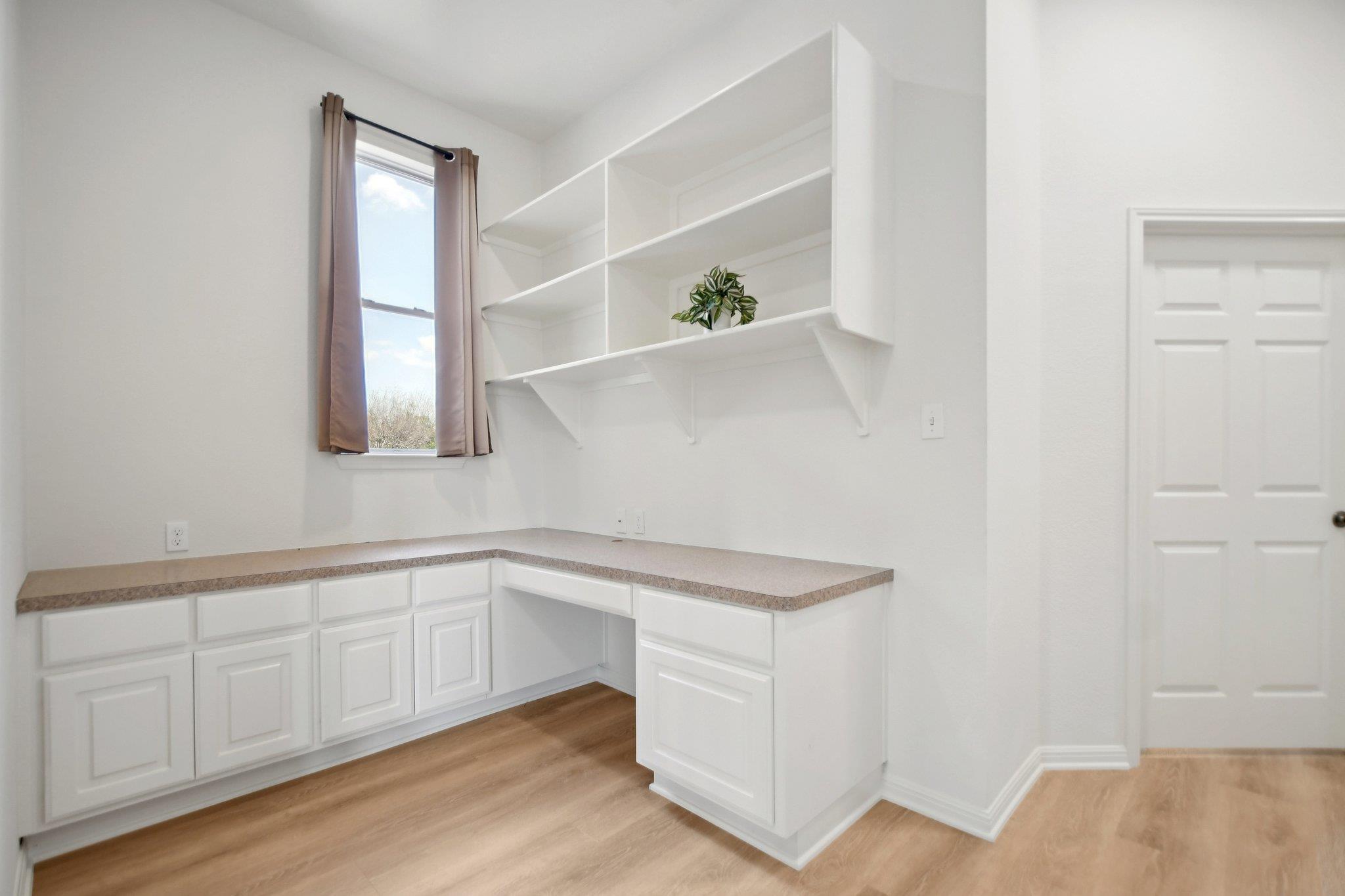 816 Drifting Wind Run, Dripping Springs, TX 78620