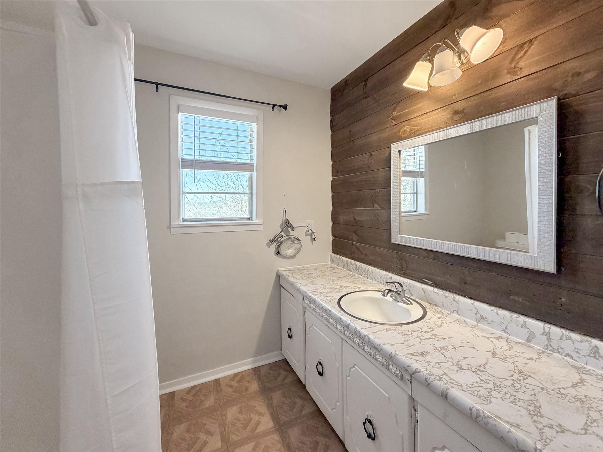 231 Vip Dr, Canyon Lake, TX 78133