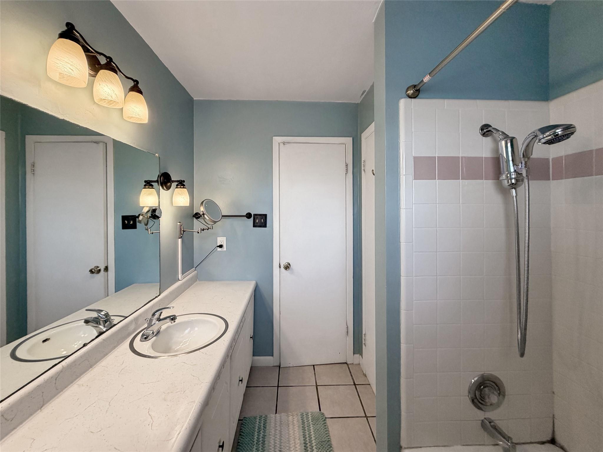 231 Vip Dr, Canyon Lake, TX 78133