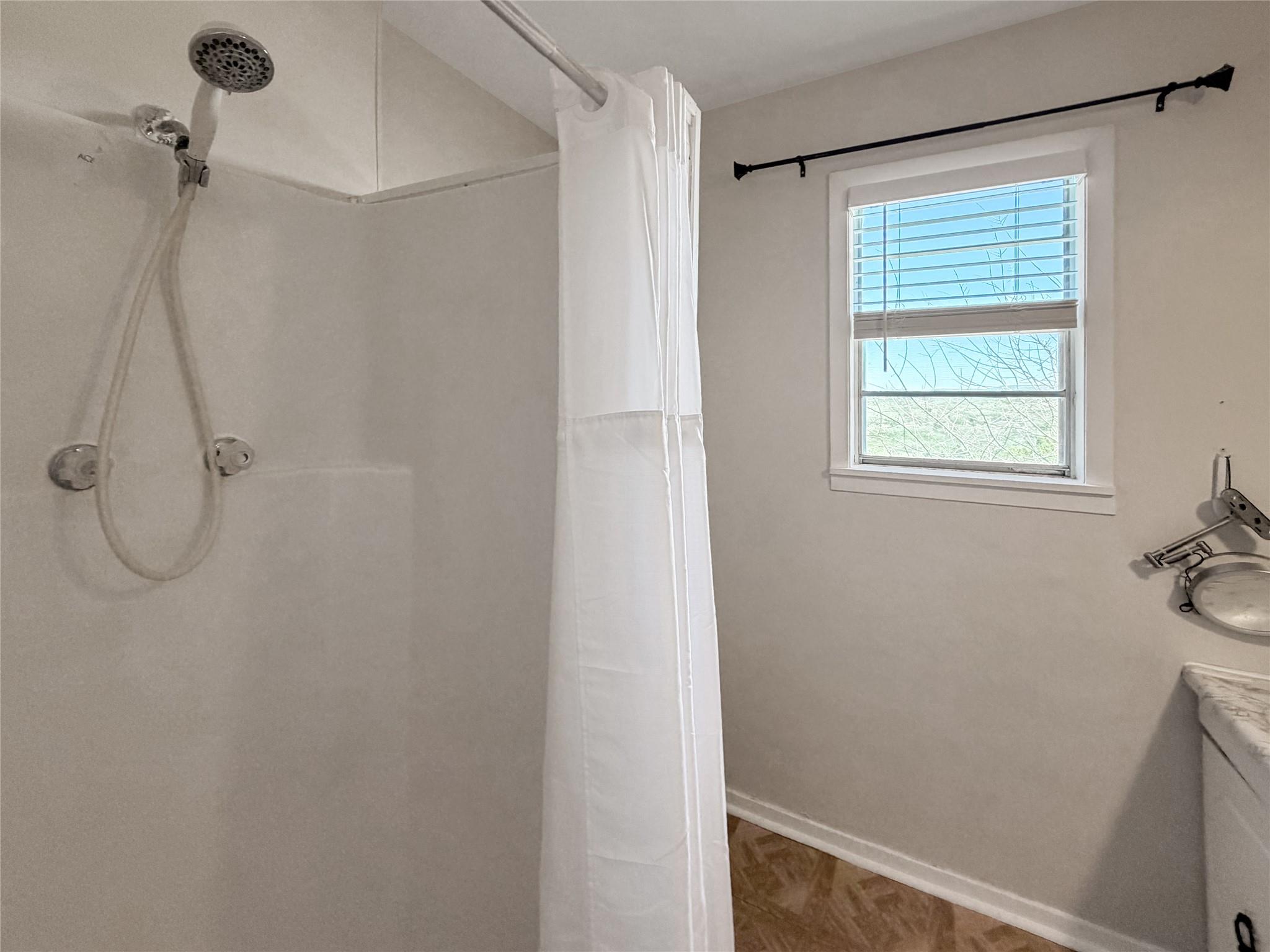 231 Vip Dr, Canyon Lake, TX 78133