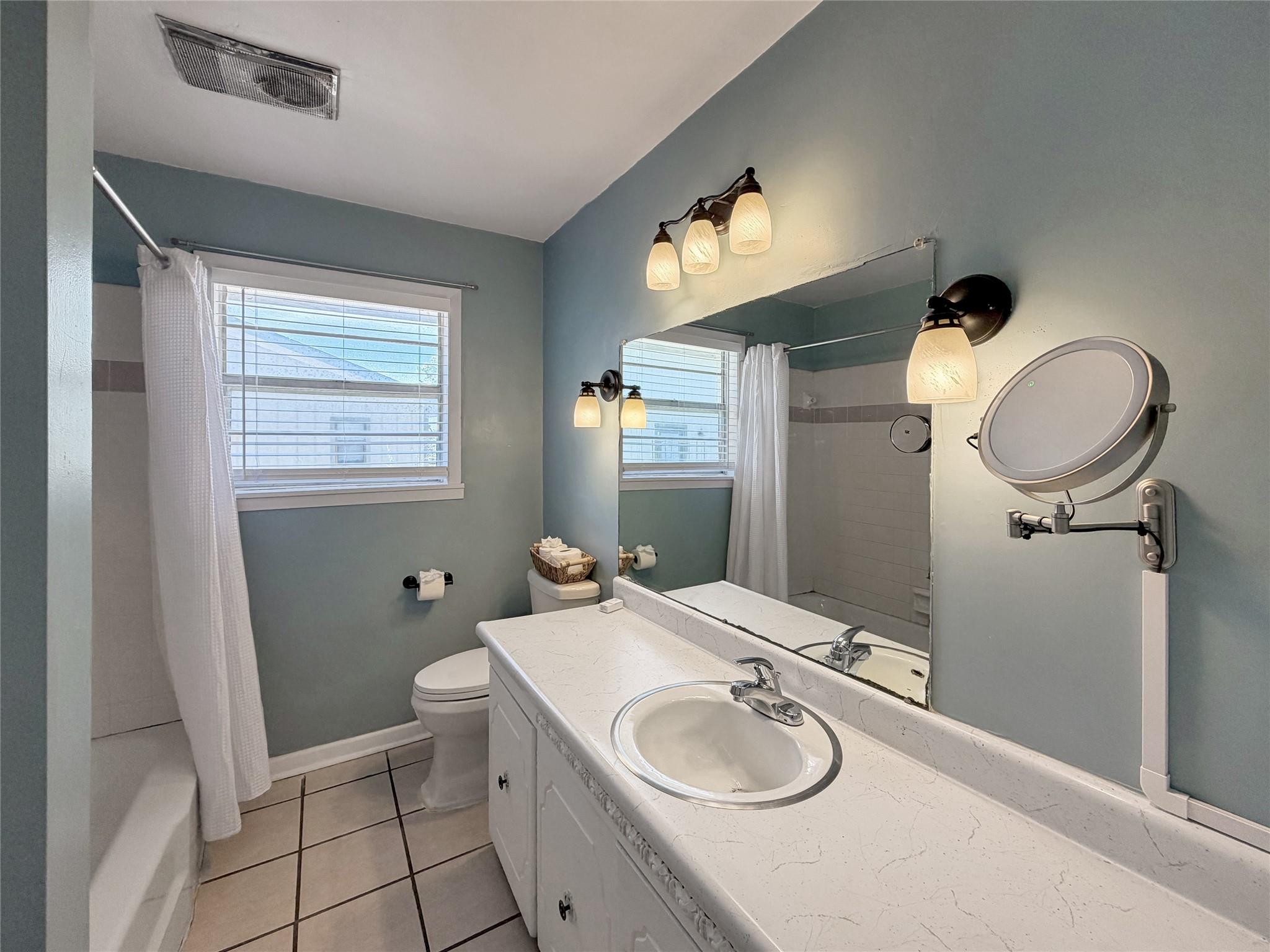 231 Vip Dr, Canyon Lake, TX 78133