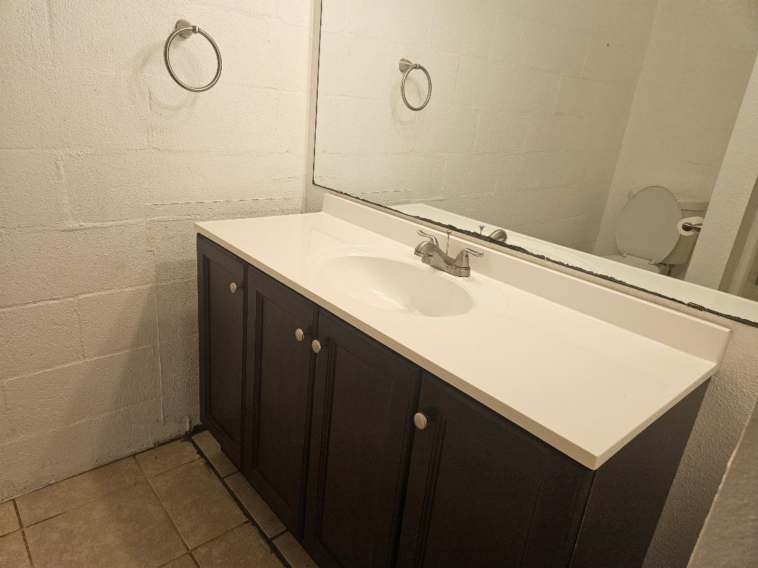 410 E 9th St # C, Elgin, TX 78621