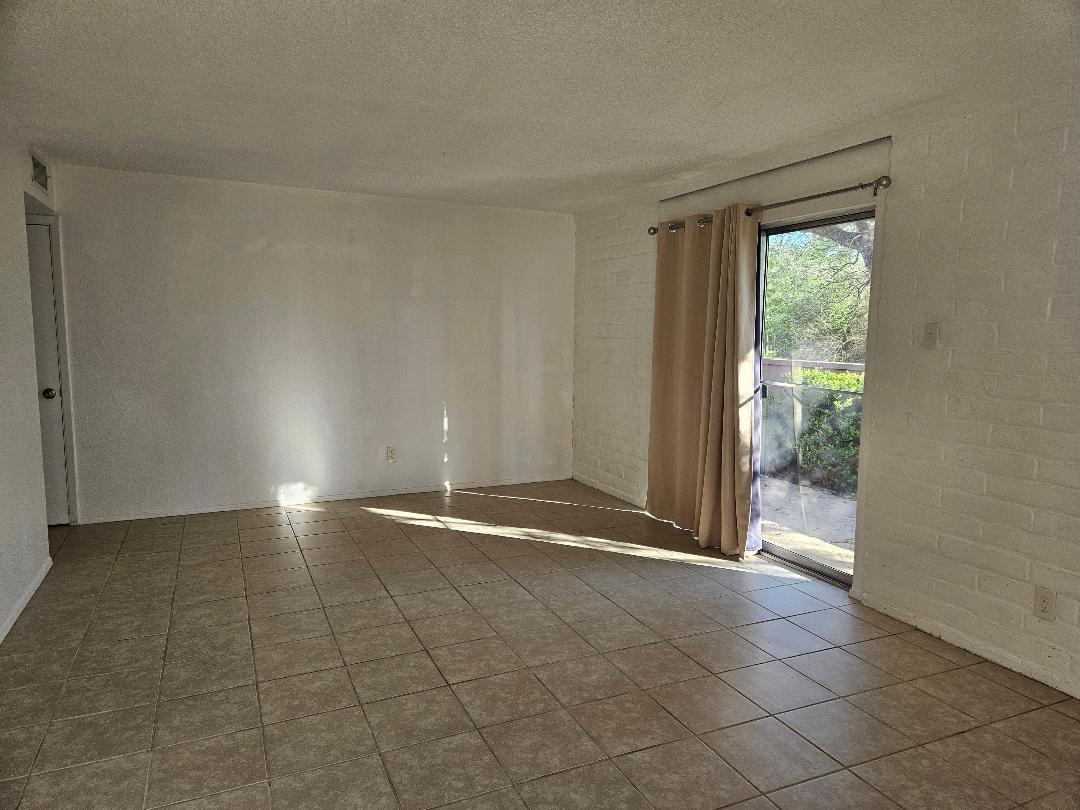 410 E 9th St # C, Elgin, TX 78621