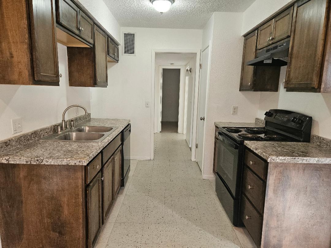 410 E 9th St # C, Elgin, TX 78621