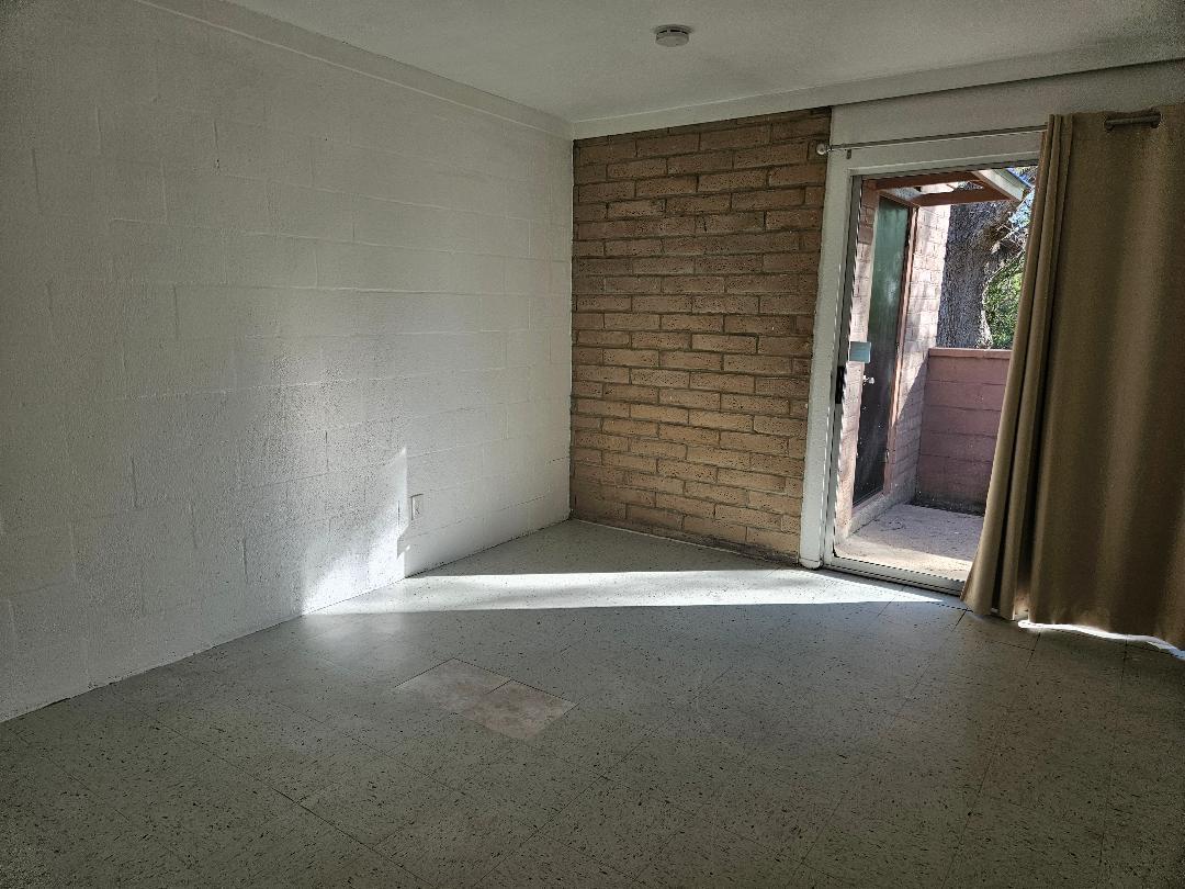 410 E 9th St # C, Elgin, TX 78621