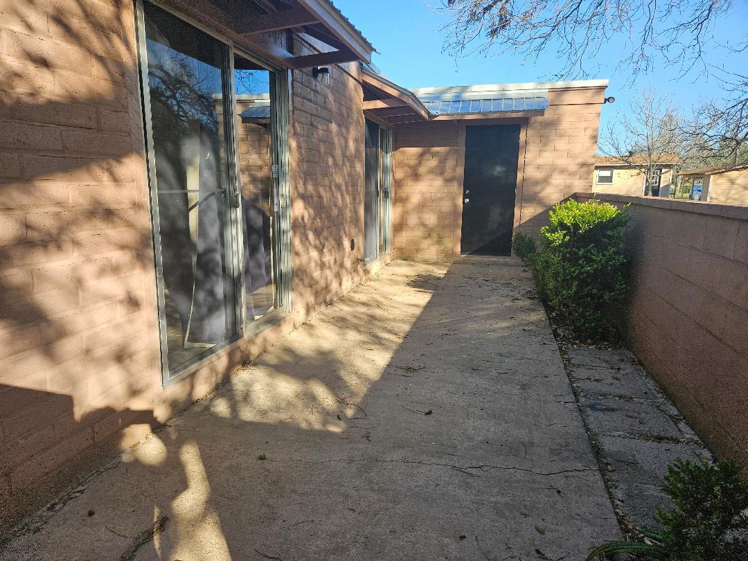 410 E 9th St # C, Elgin, TX 78621