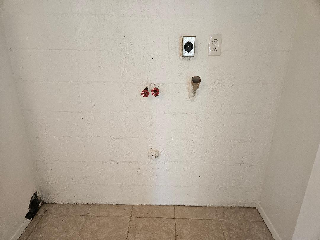 410 E 9th St # C, Elgin, TX 78621